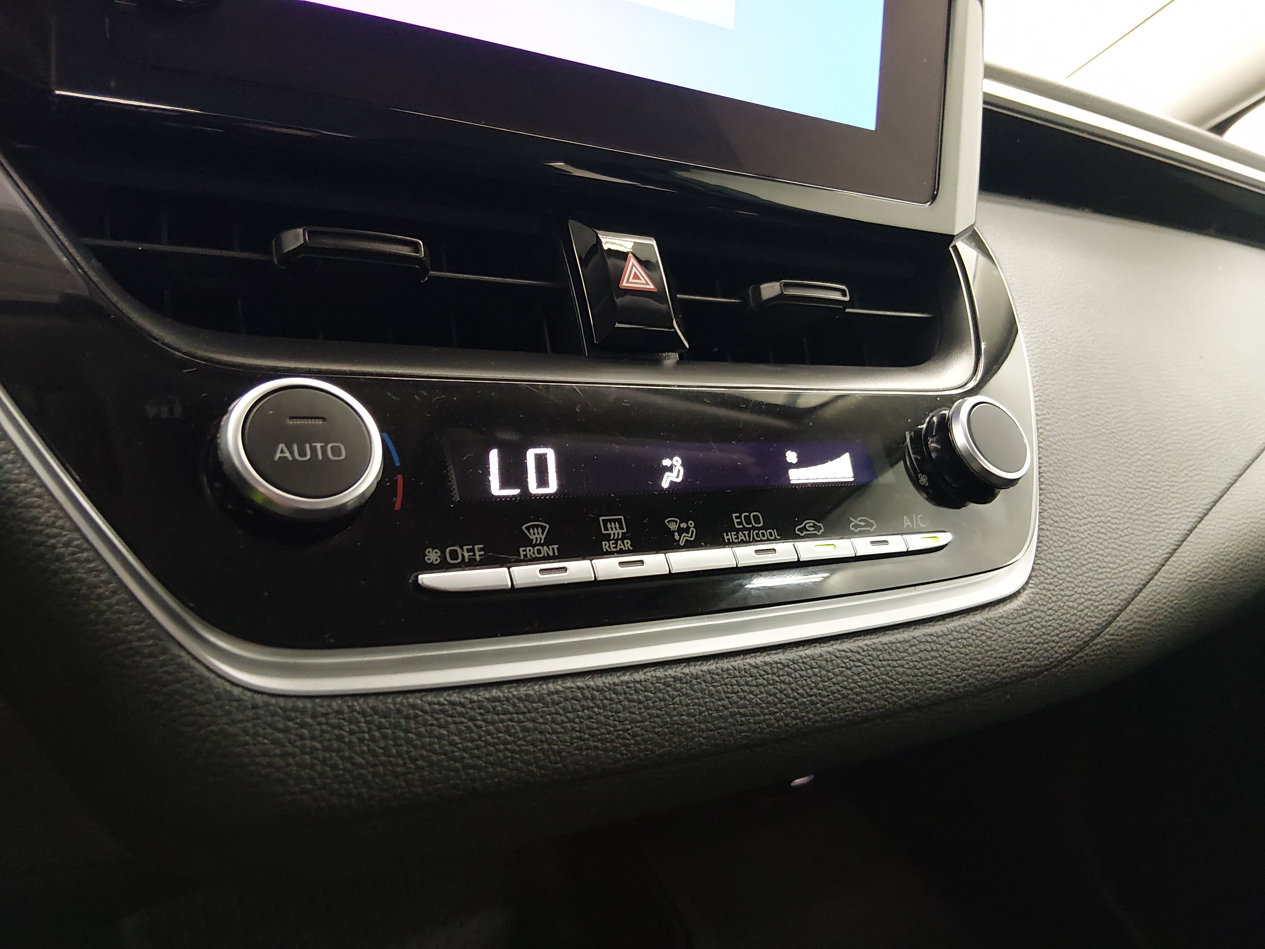 2024 Toyota Corolla LE - Photo 13