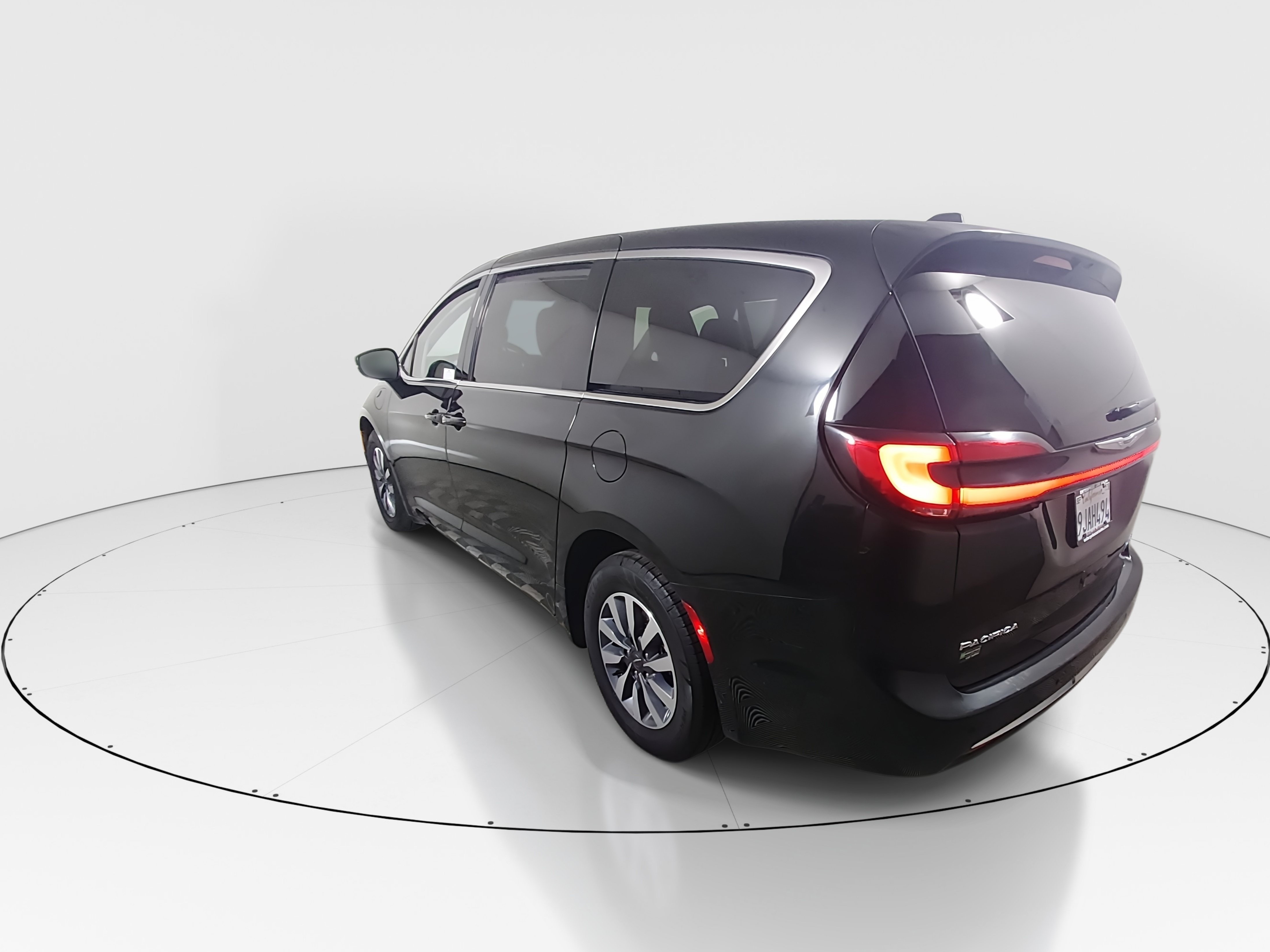 2023 Chrysler Pacifica Hybrid Touring L - Photo 5