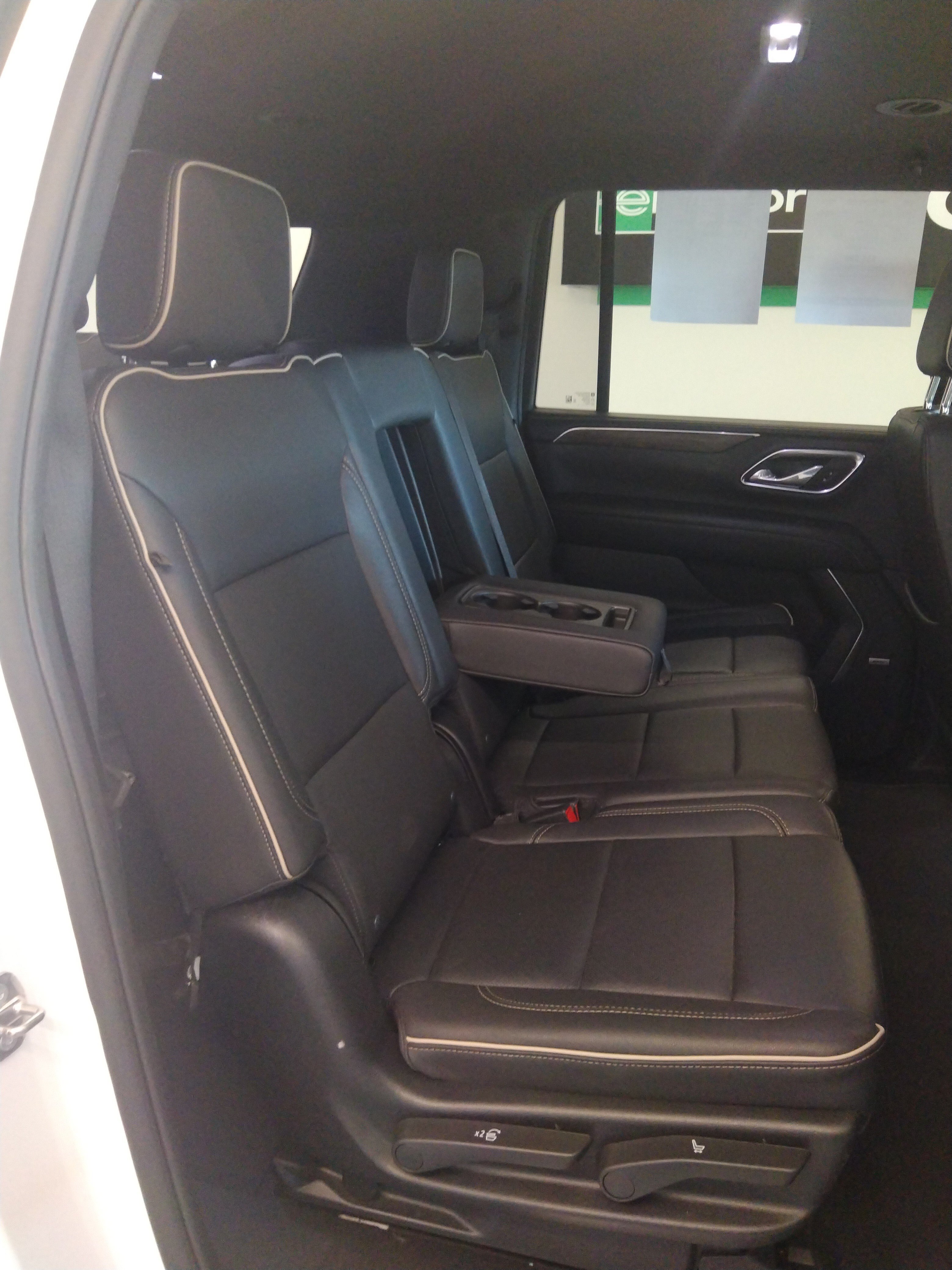 2024 Chevrolet Suburban Premier - Photo 22