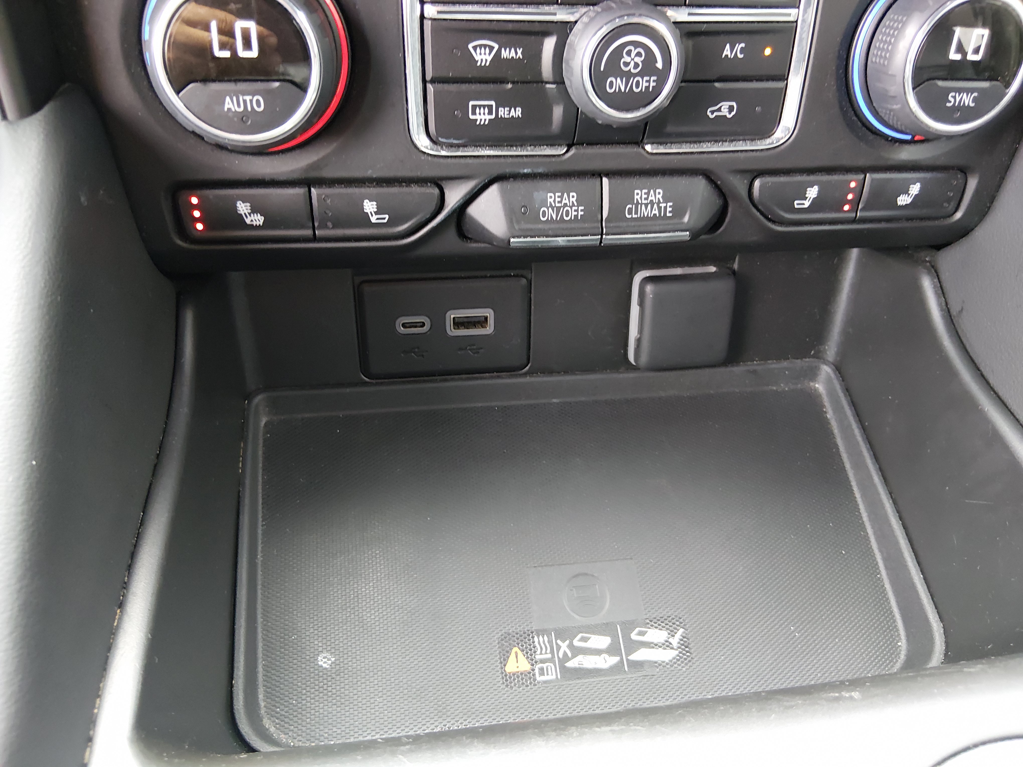 2024 Chevrolet Suburban LT - Photo 20
