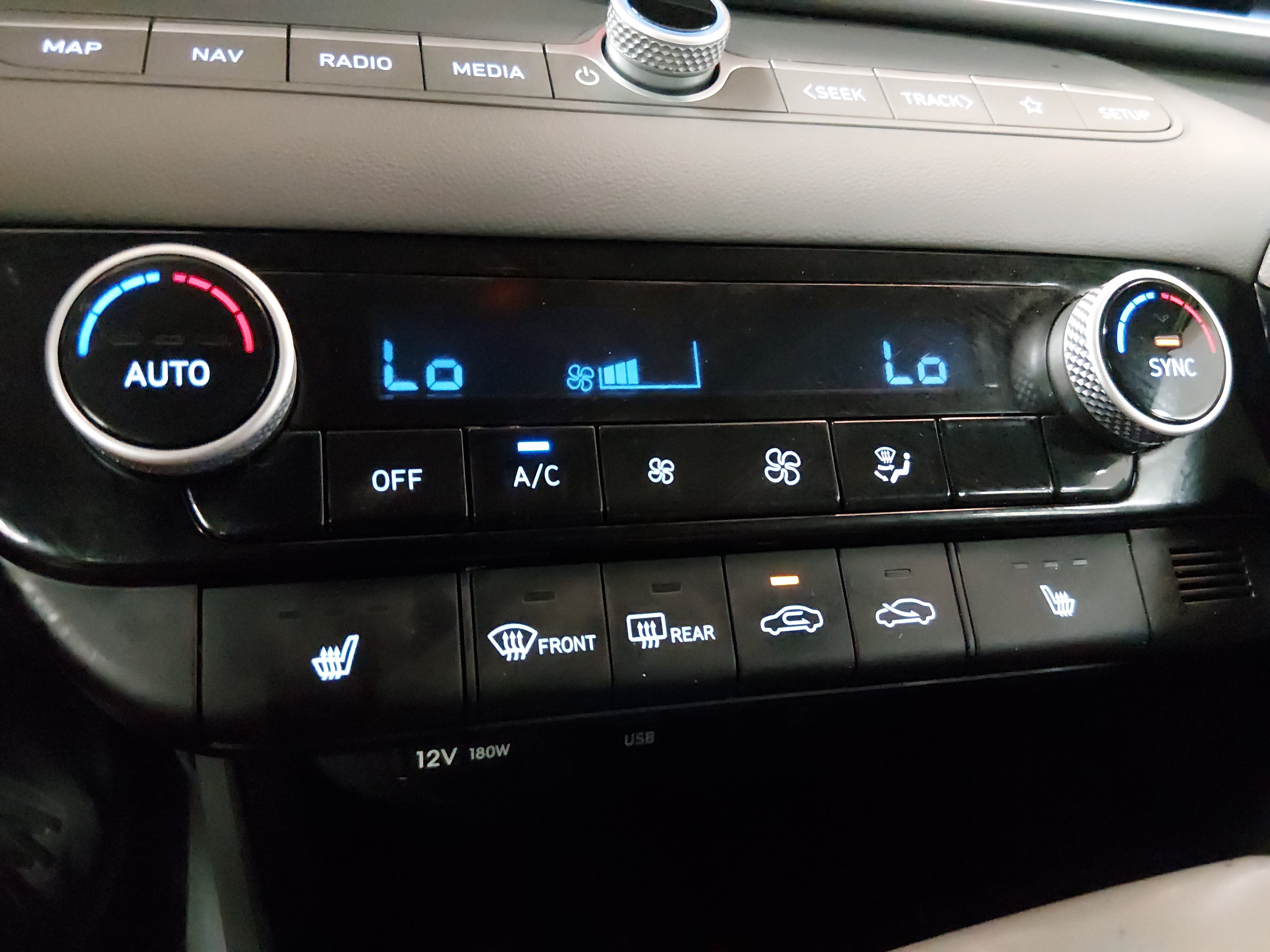 2025 Hyundai Elantra SEL - Photo 18