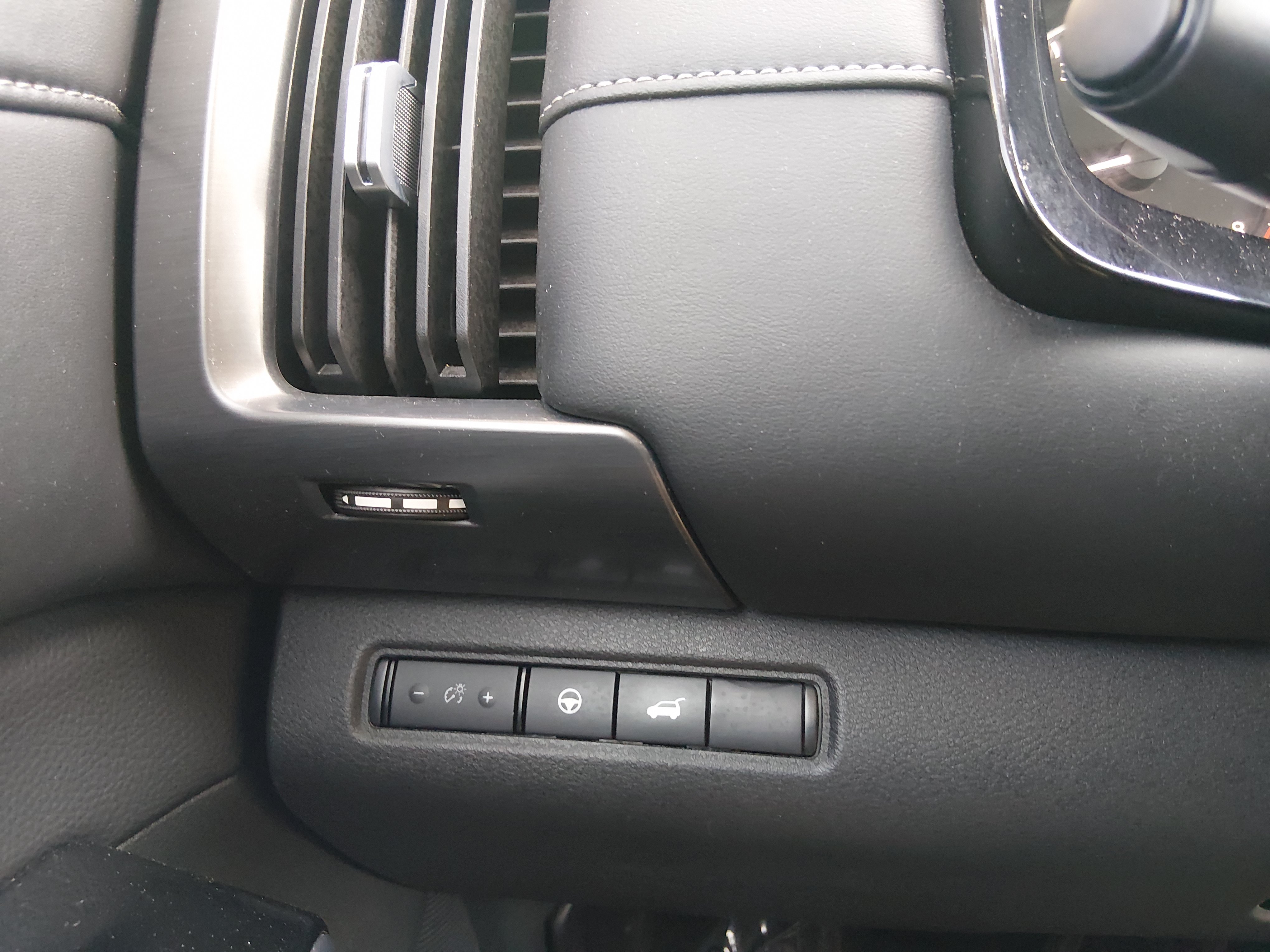 2025 Nissan Pathfinder SL - Photo 12