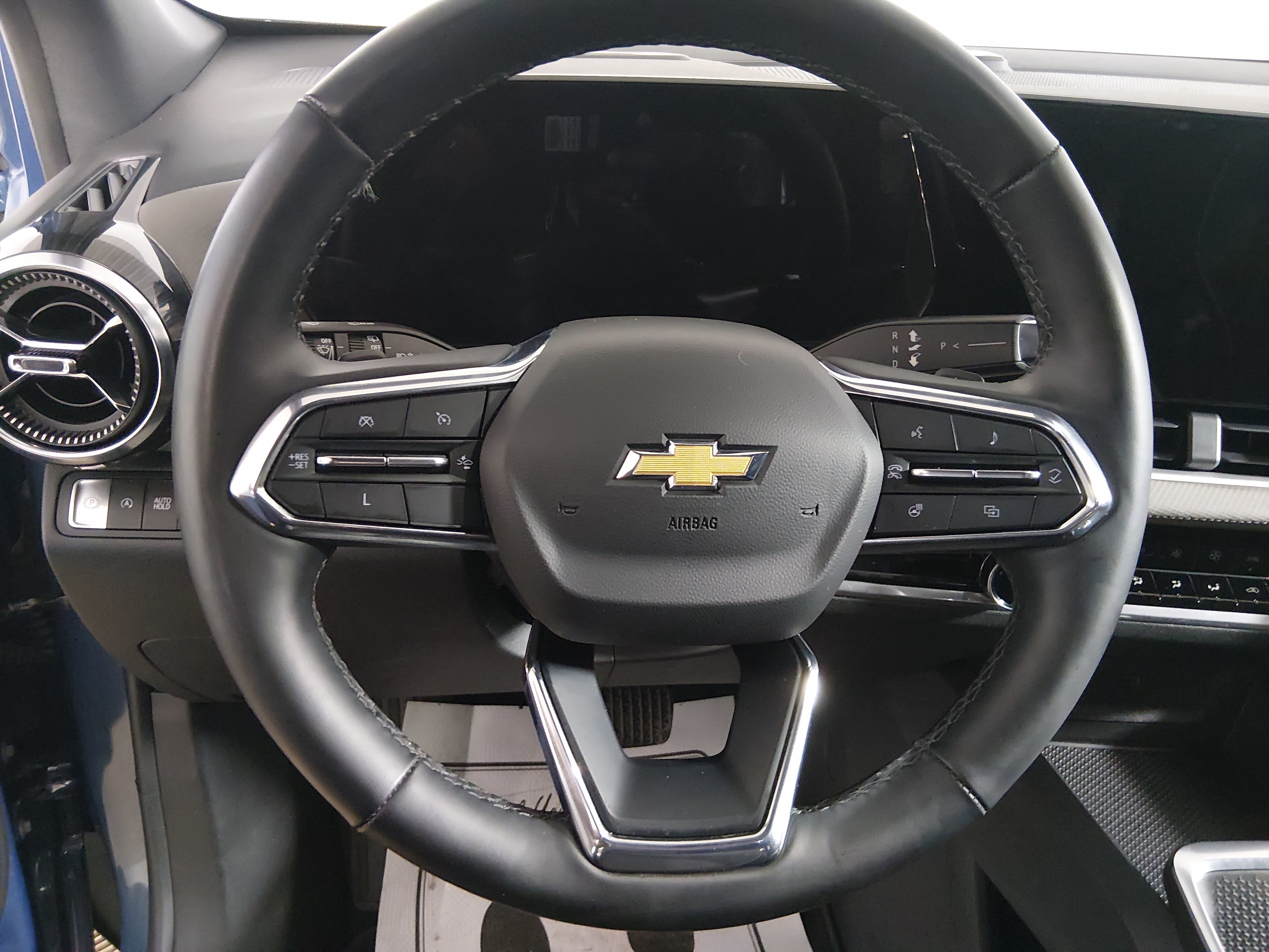 2025 Chevrolet Equinox LT - Photo 12