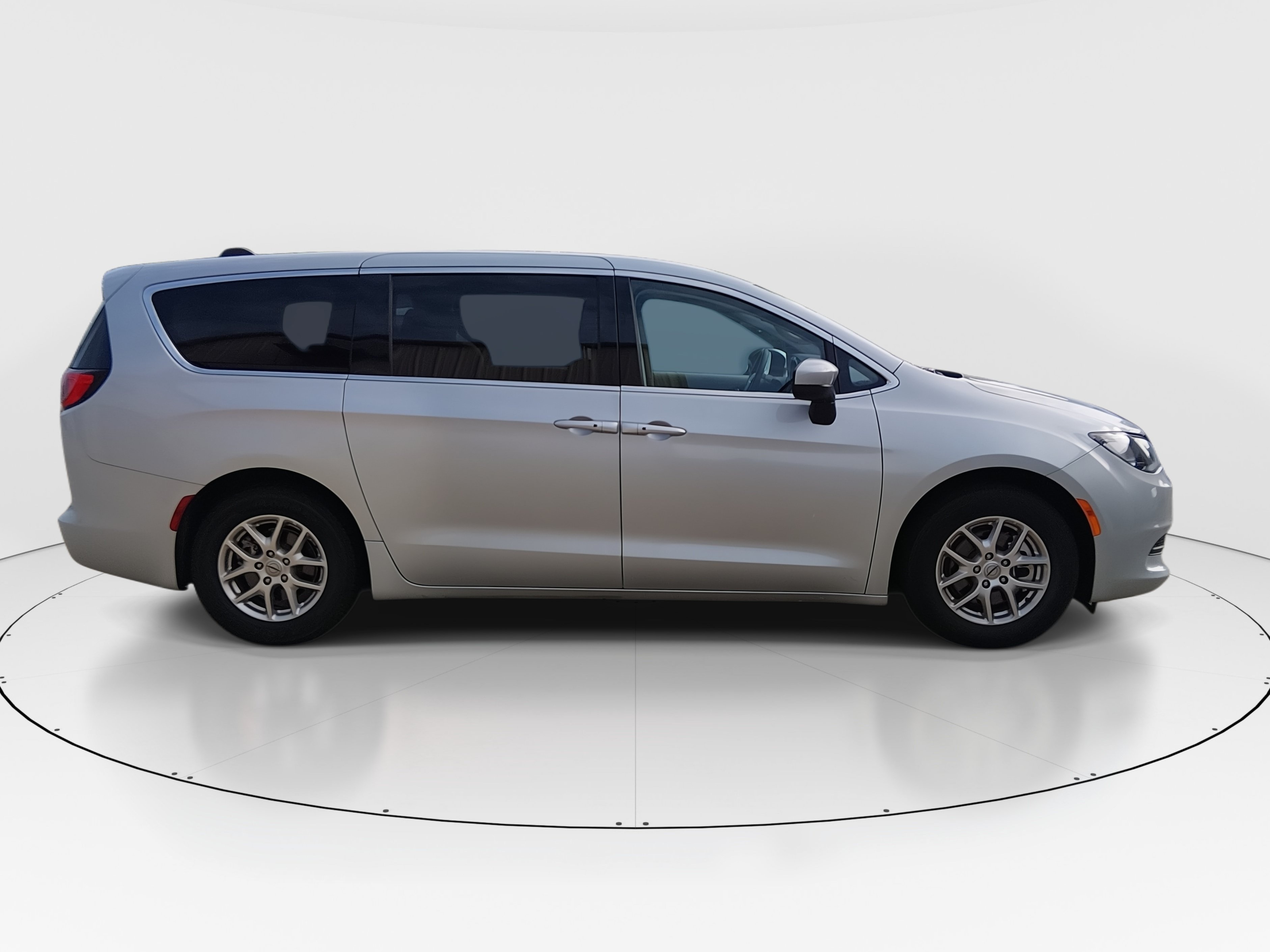 2023 Chrysler Voyager LX - Photo 8