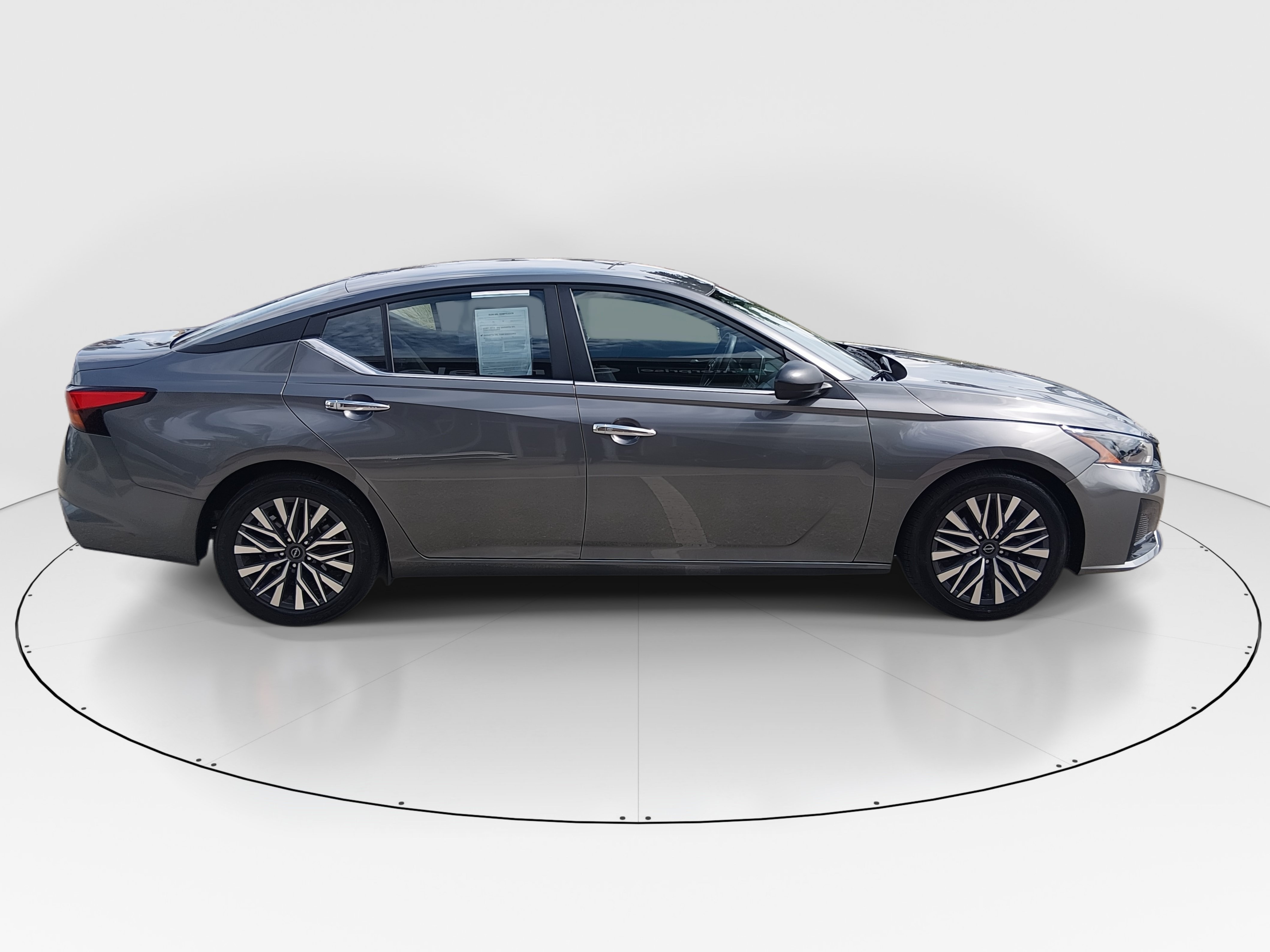2025 Nissan Altima SV - Photo 8