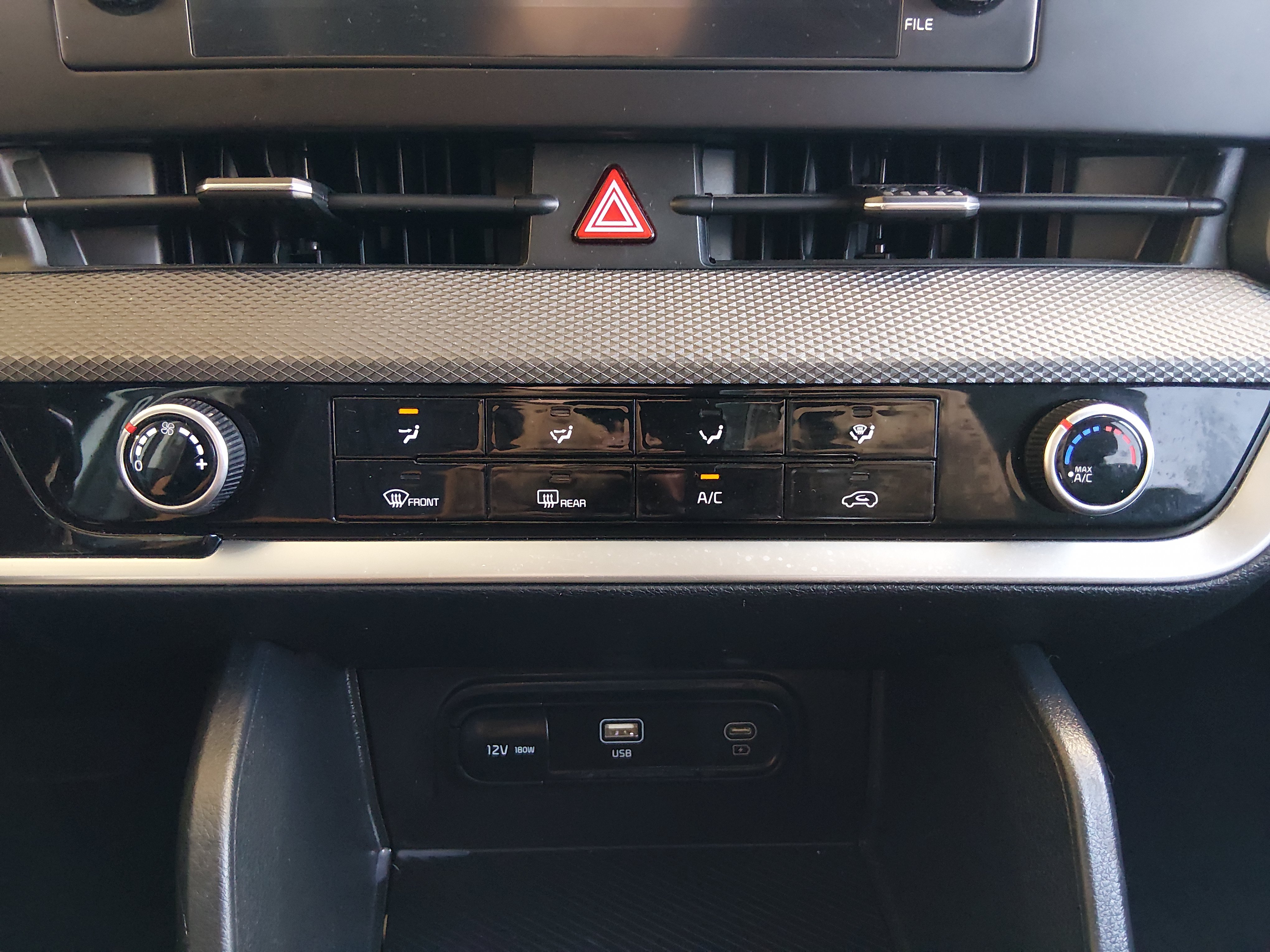 2024 Kia Sportage LX - Photo 19