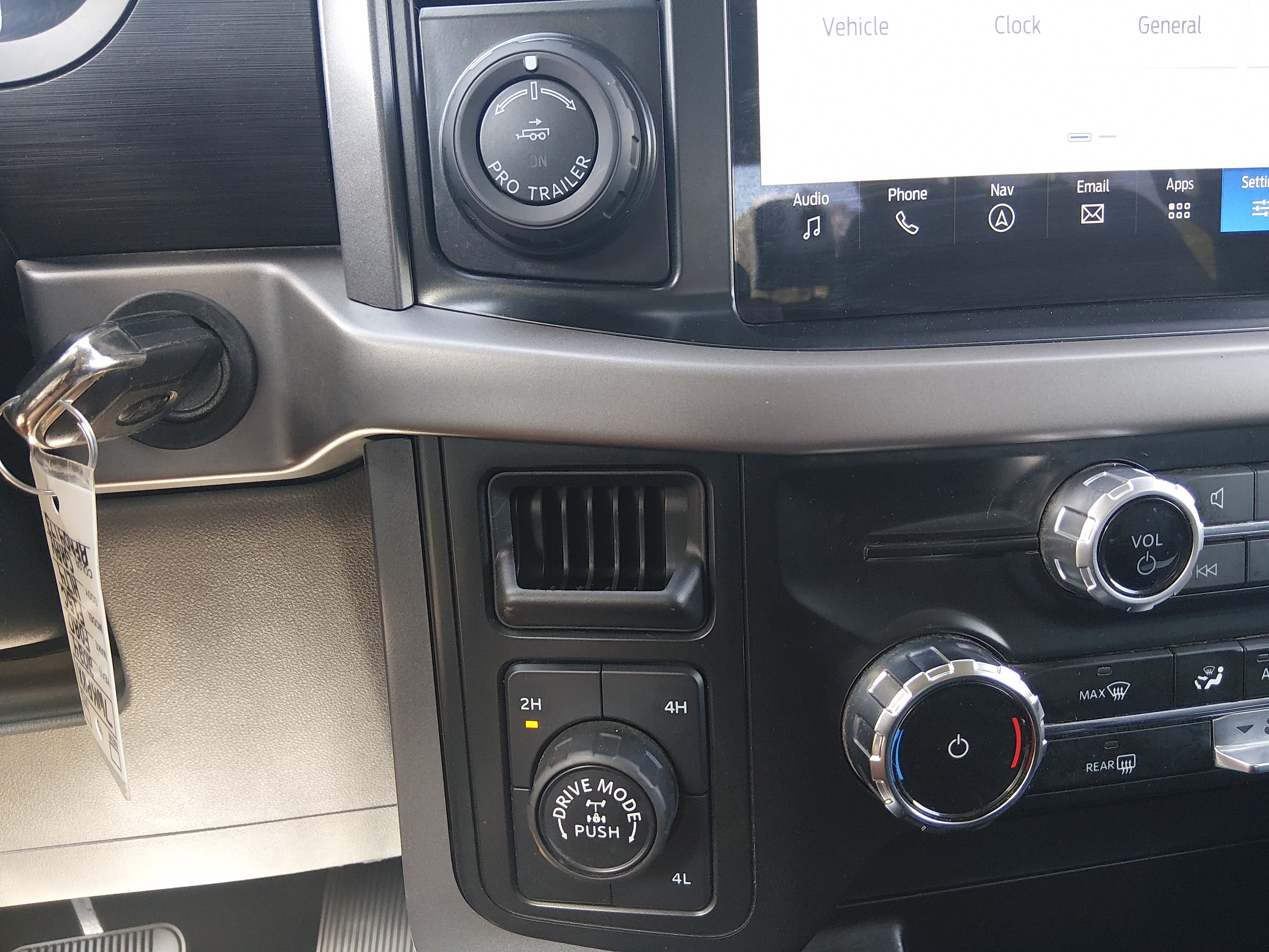 2024 Ford F-150 XLT - Photo 16