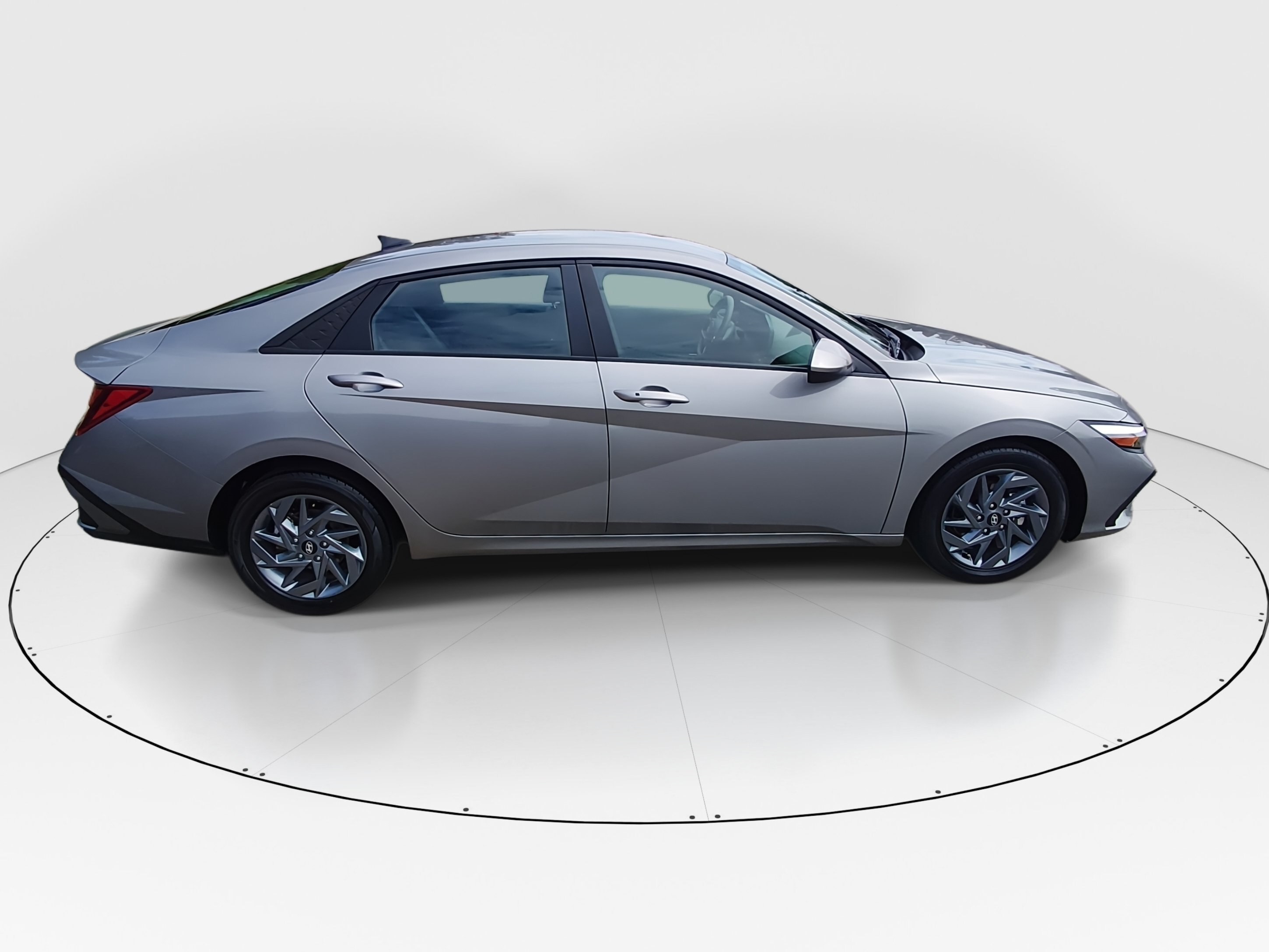 2024 Hyundai Elantra SEL - Photo 8