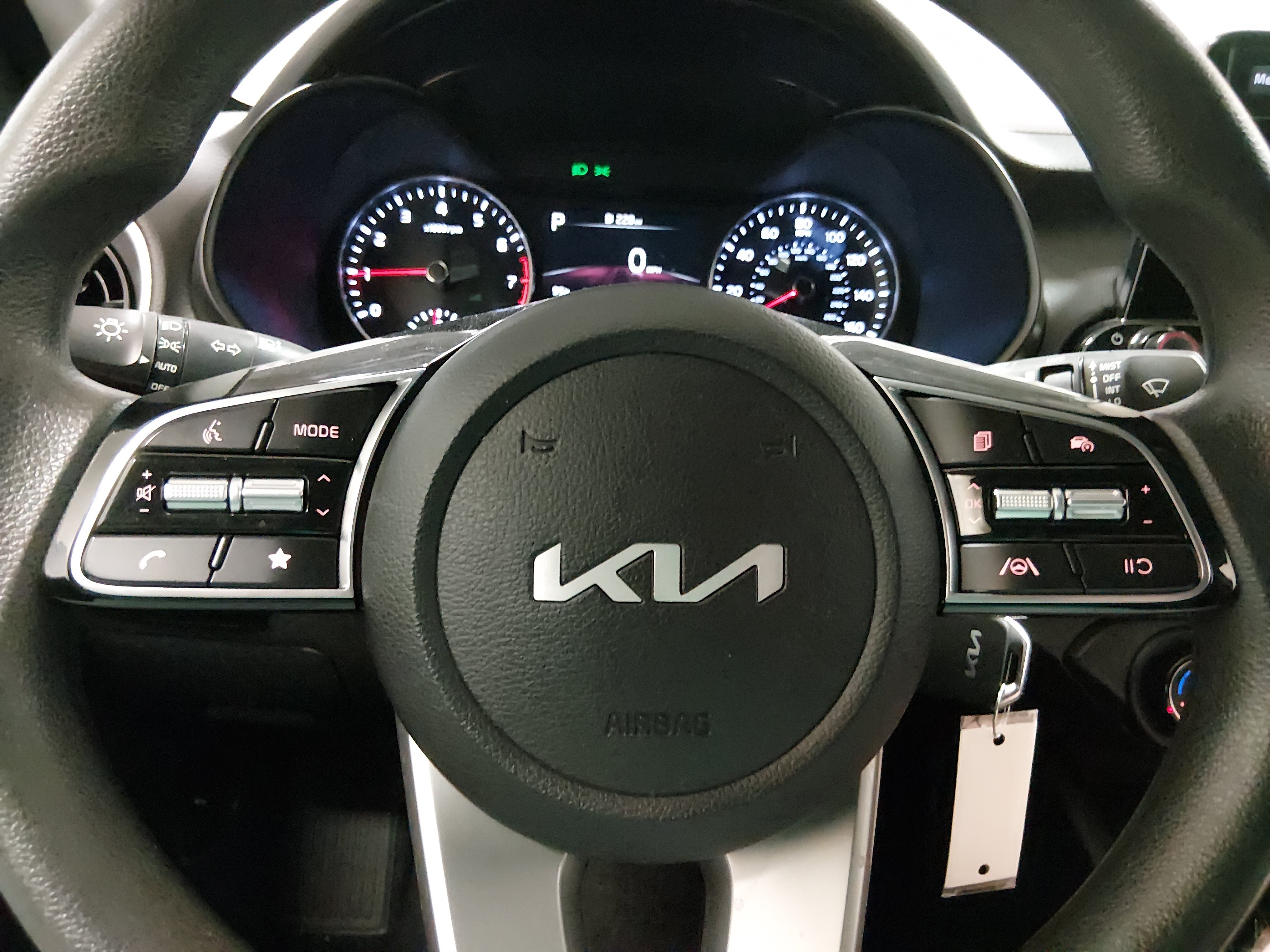 2024 Kia Forte LXS - Photo 12