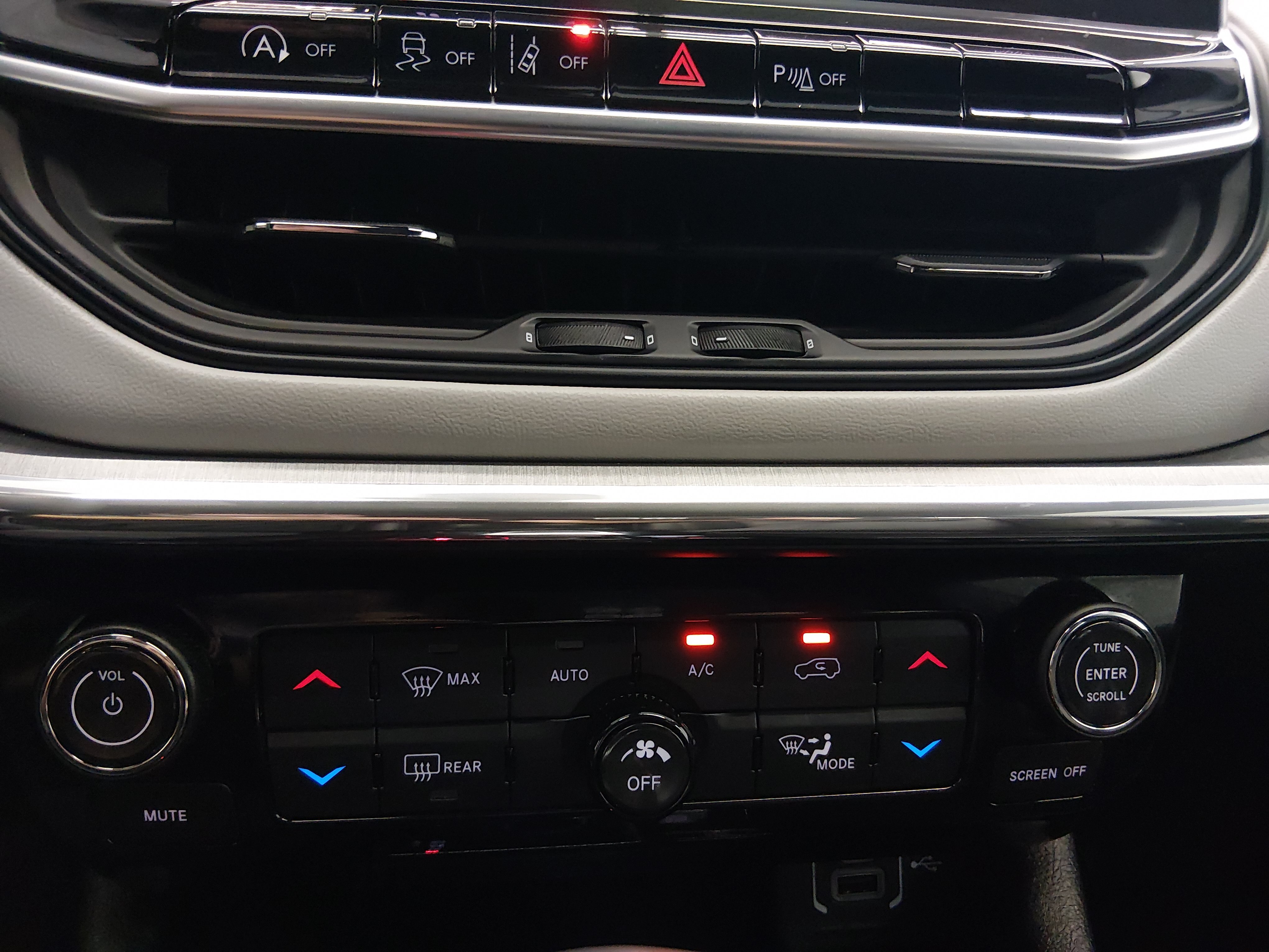 2024 Jeep Compass Limited - Photo 13