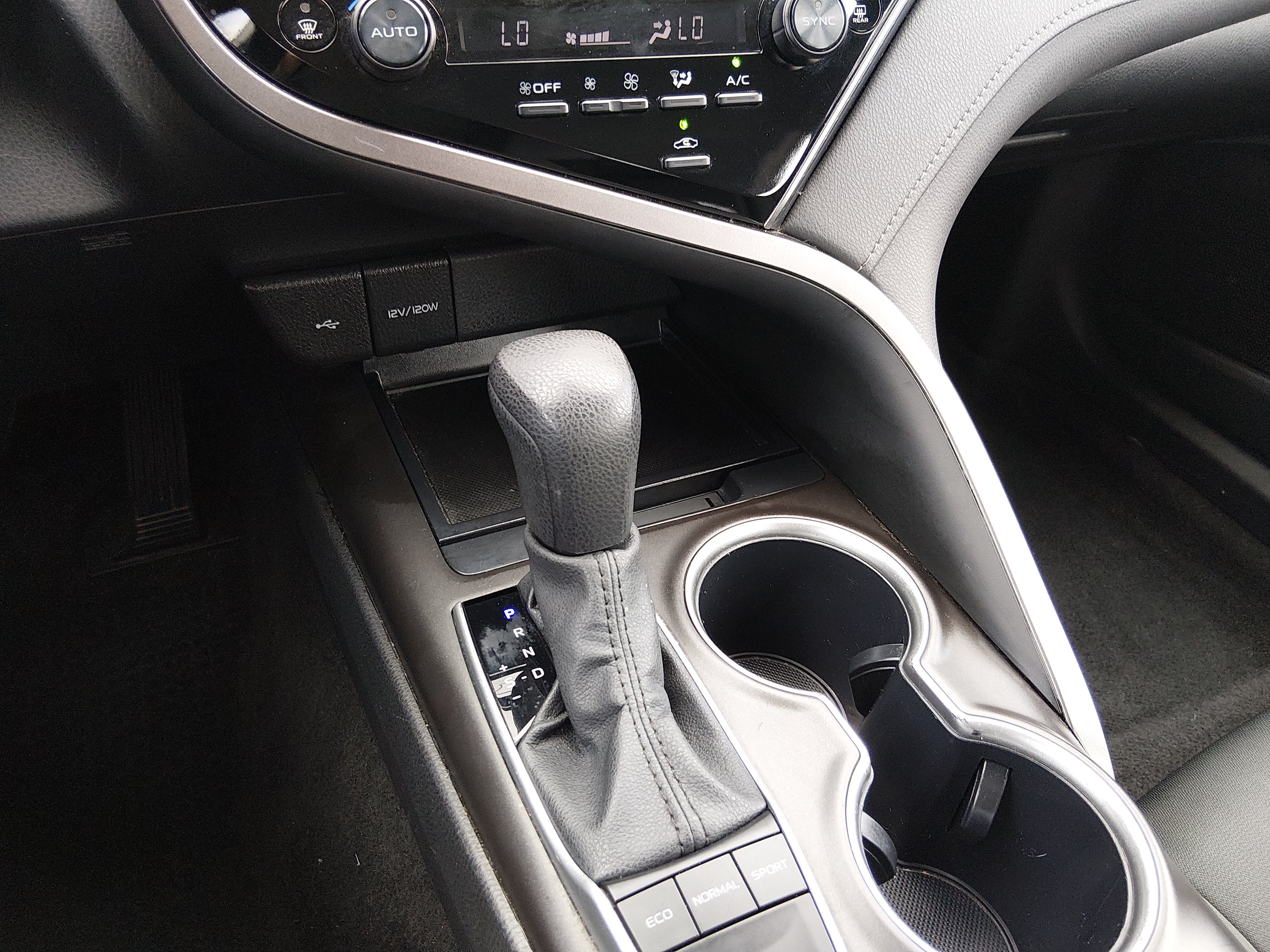 2024 Toyota Camry LE - Photo 13