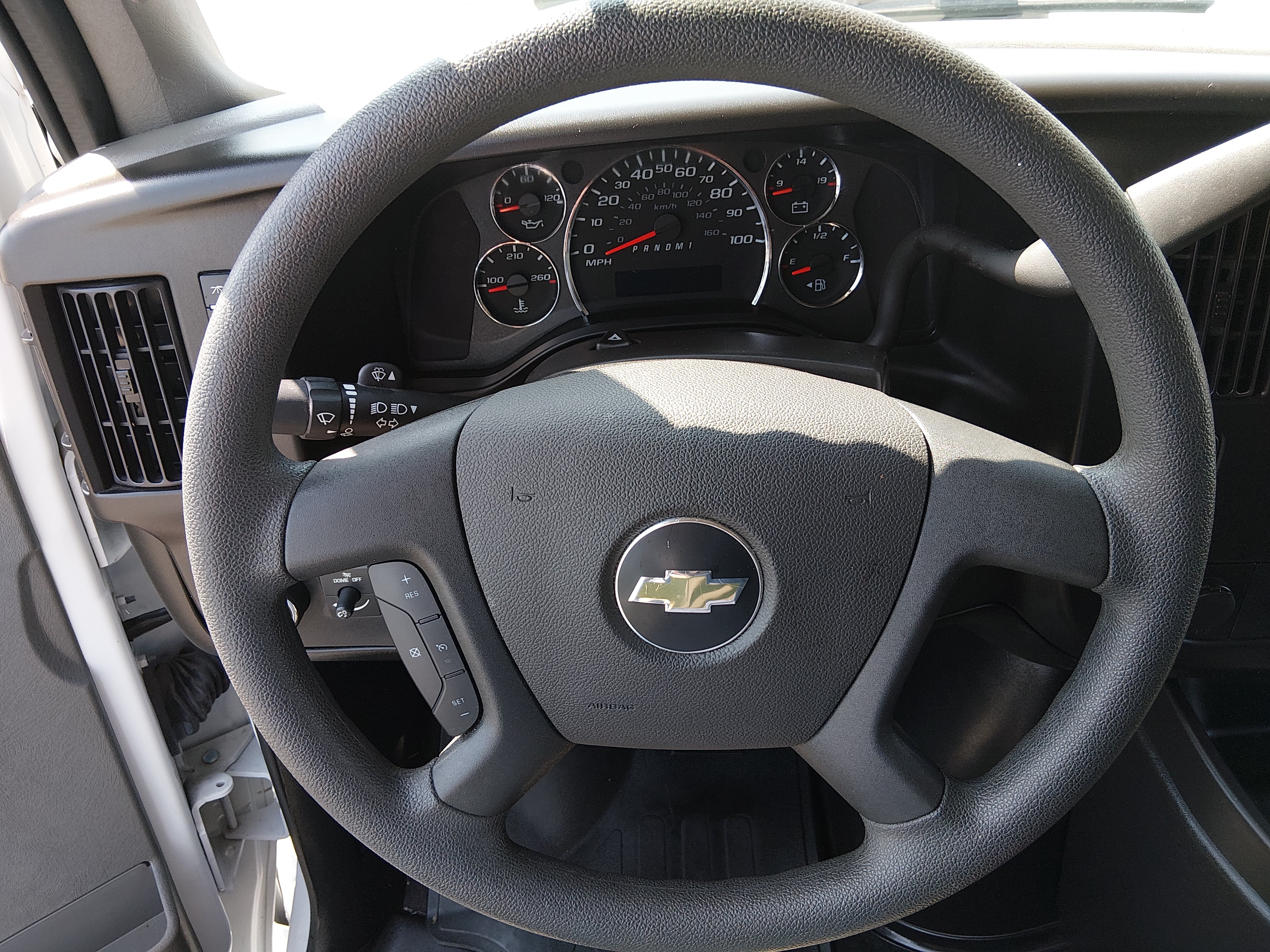 2023 Chevrolet Express Passenger LT - Photo 12