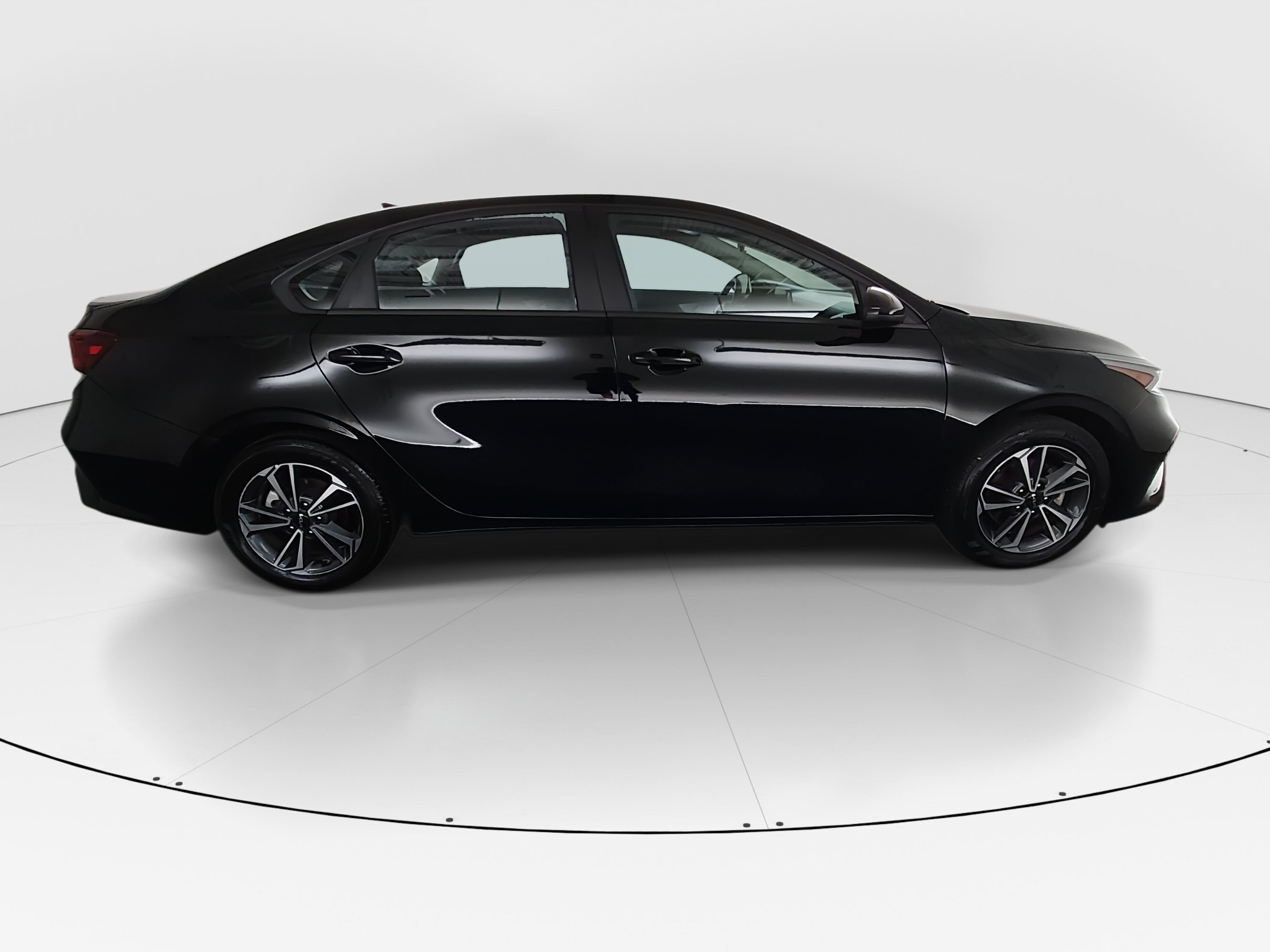 2024 Kia Forte LXS - Photo 8