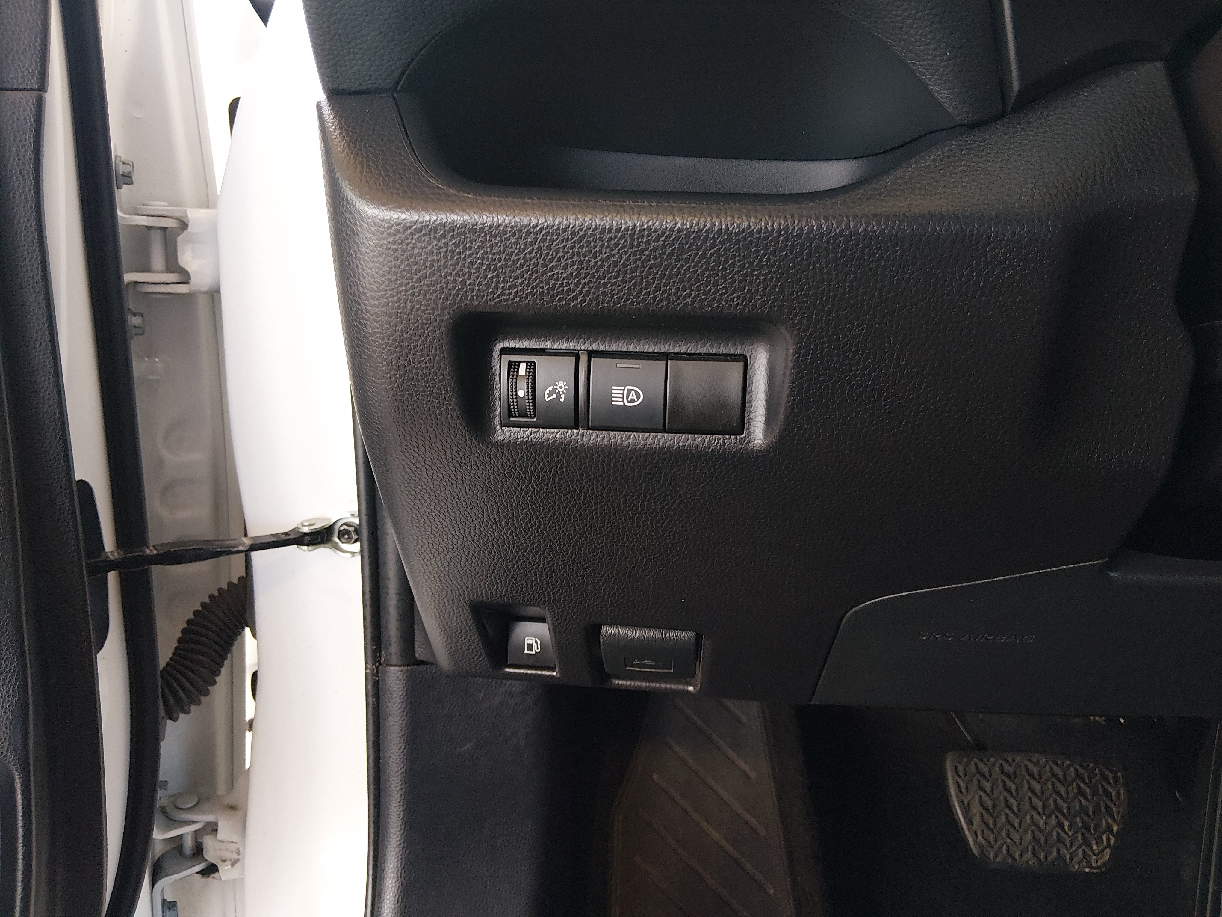 2025 Toyota RAV4 LE - Photo 13