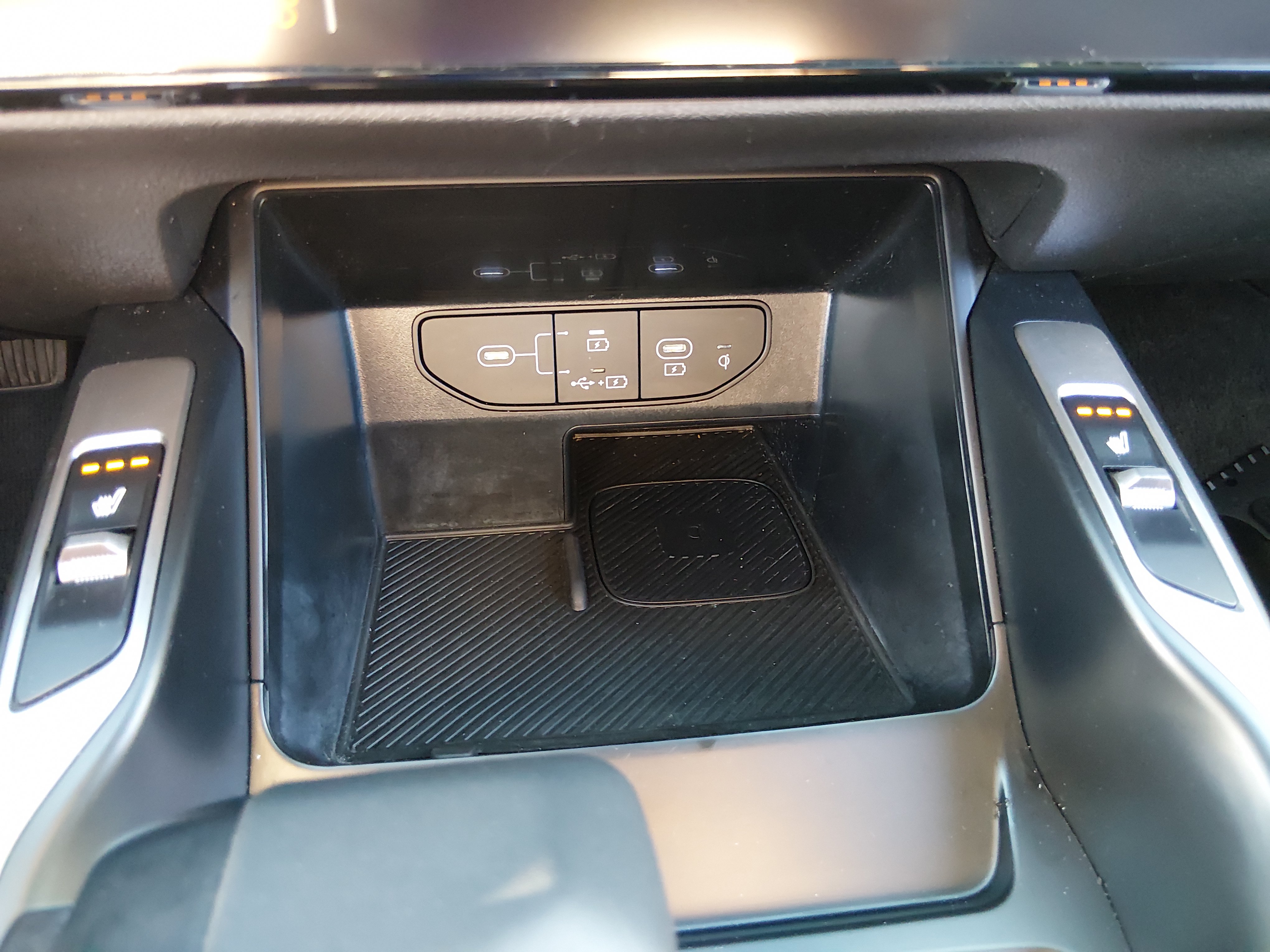 2024 Kia Sorento S - Photo 19