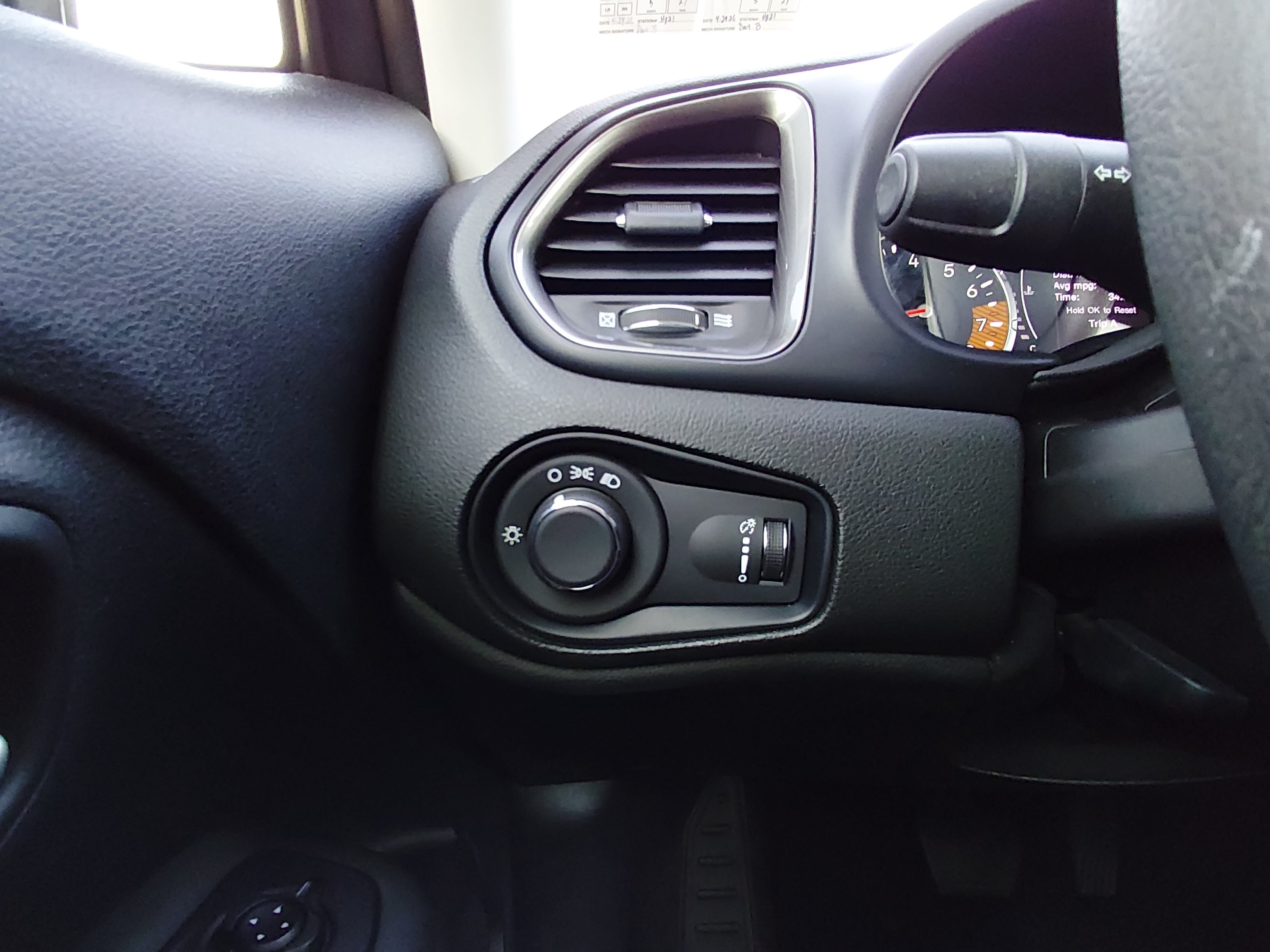 2023 Jeep Renegade Latitude - Photo 13