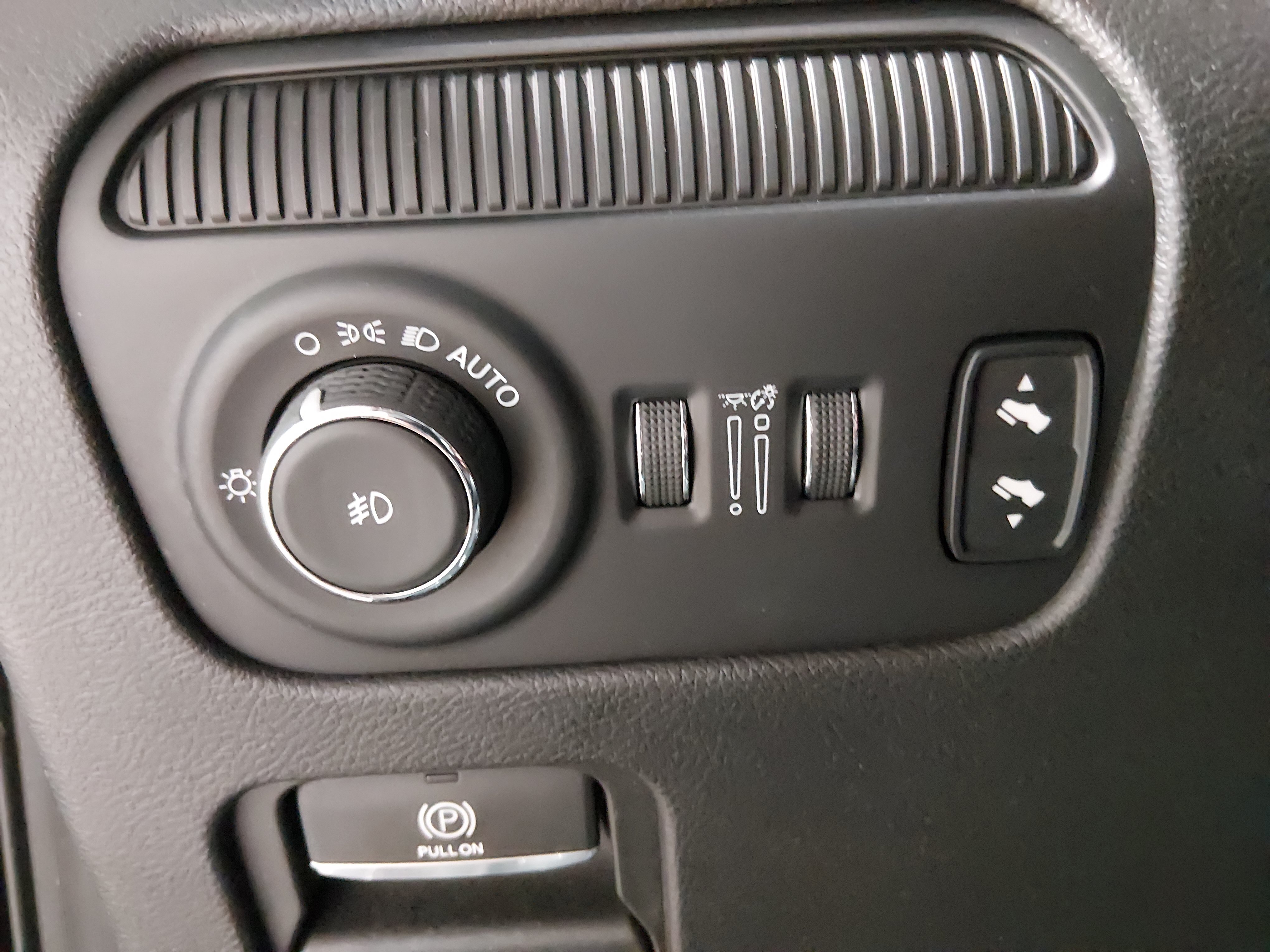 2024 Jeep Wagoneer L Series II - Photo 13
