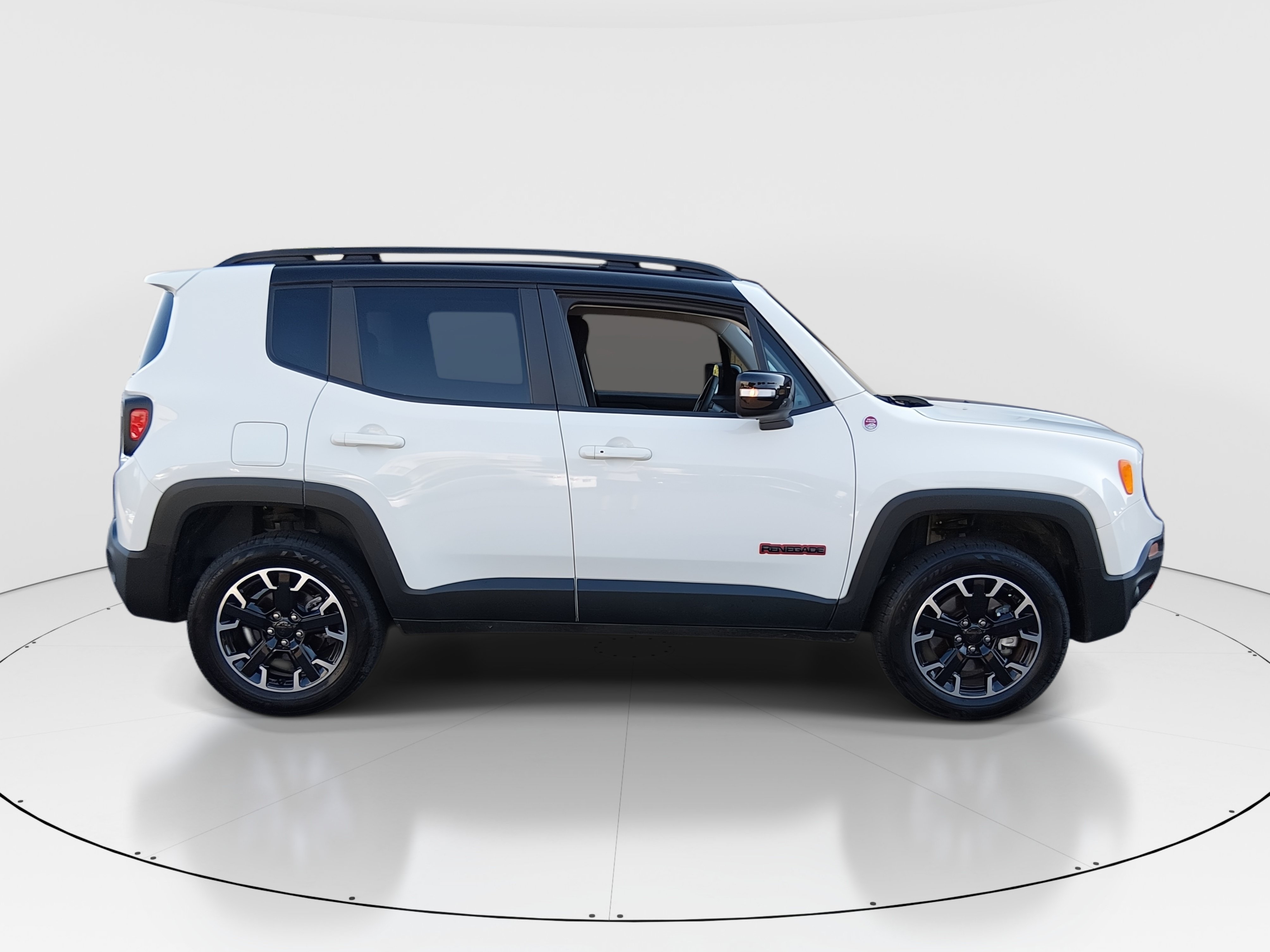 2023 Jeep Renegade Trailhawk - Photo 8