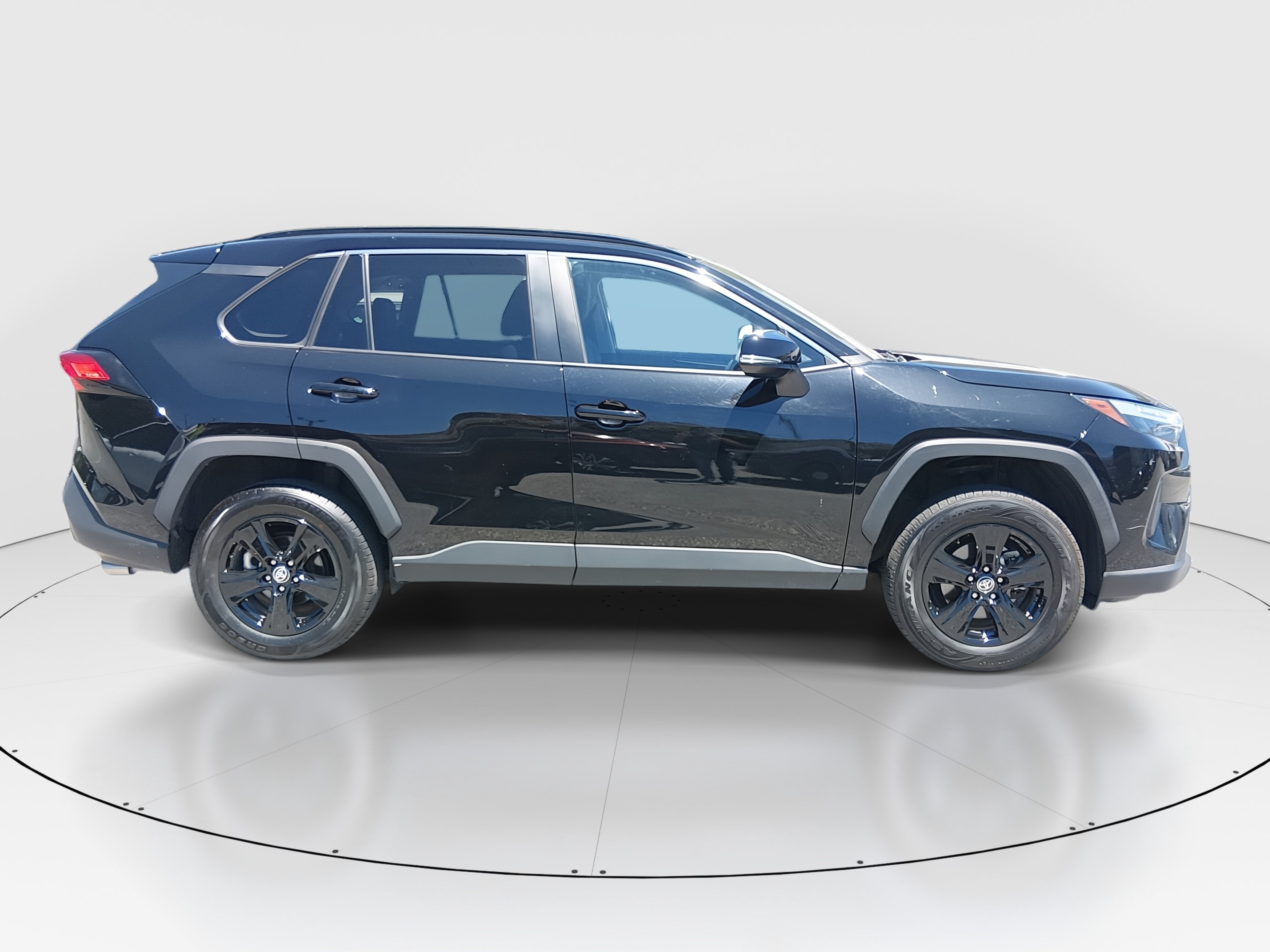 2023 Toyota RAV4 XLE - Photo 8