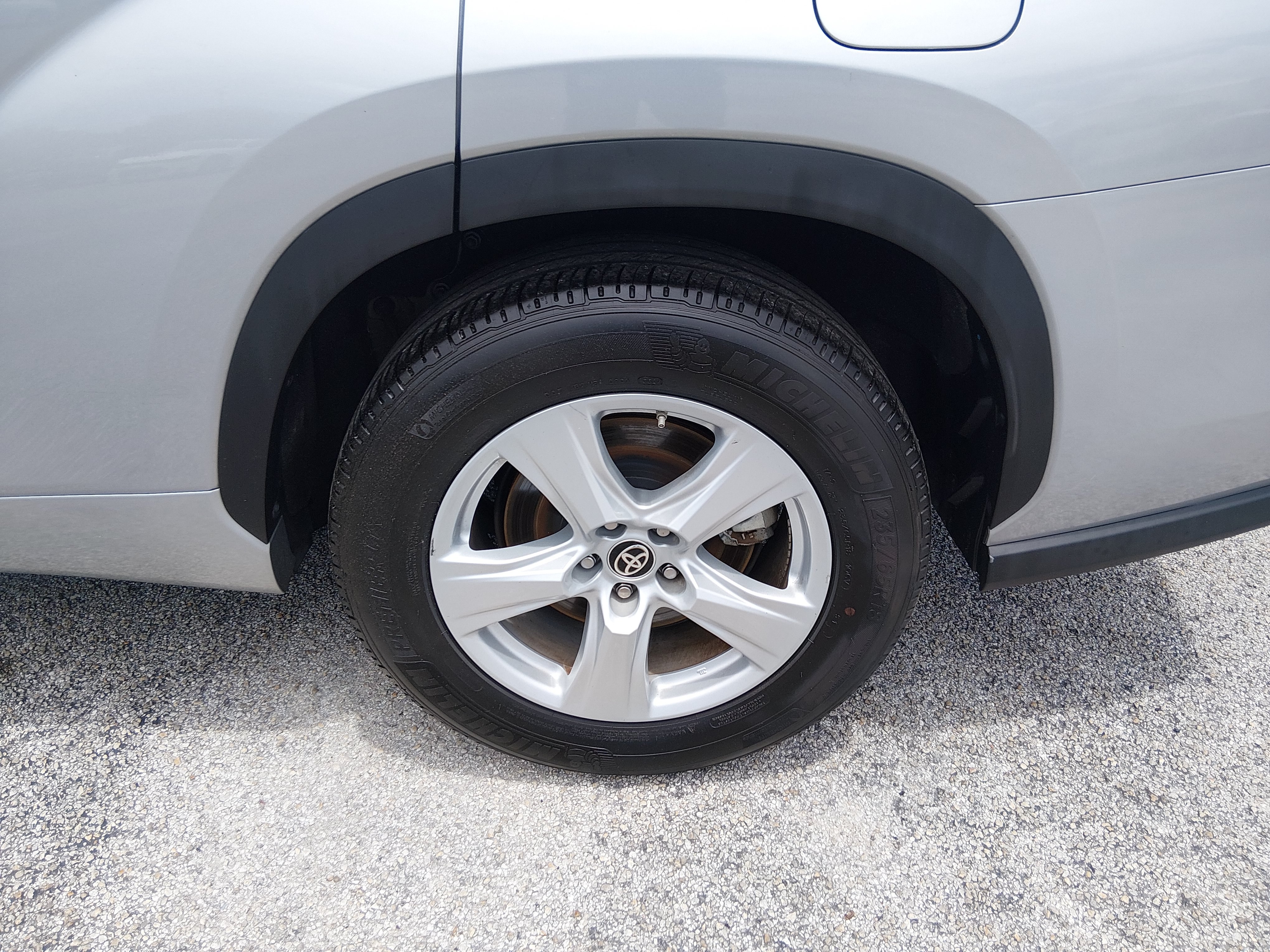 2025 Toyota Highlander LE - Photo 10