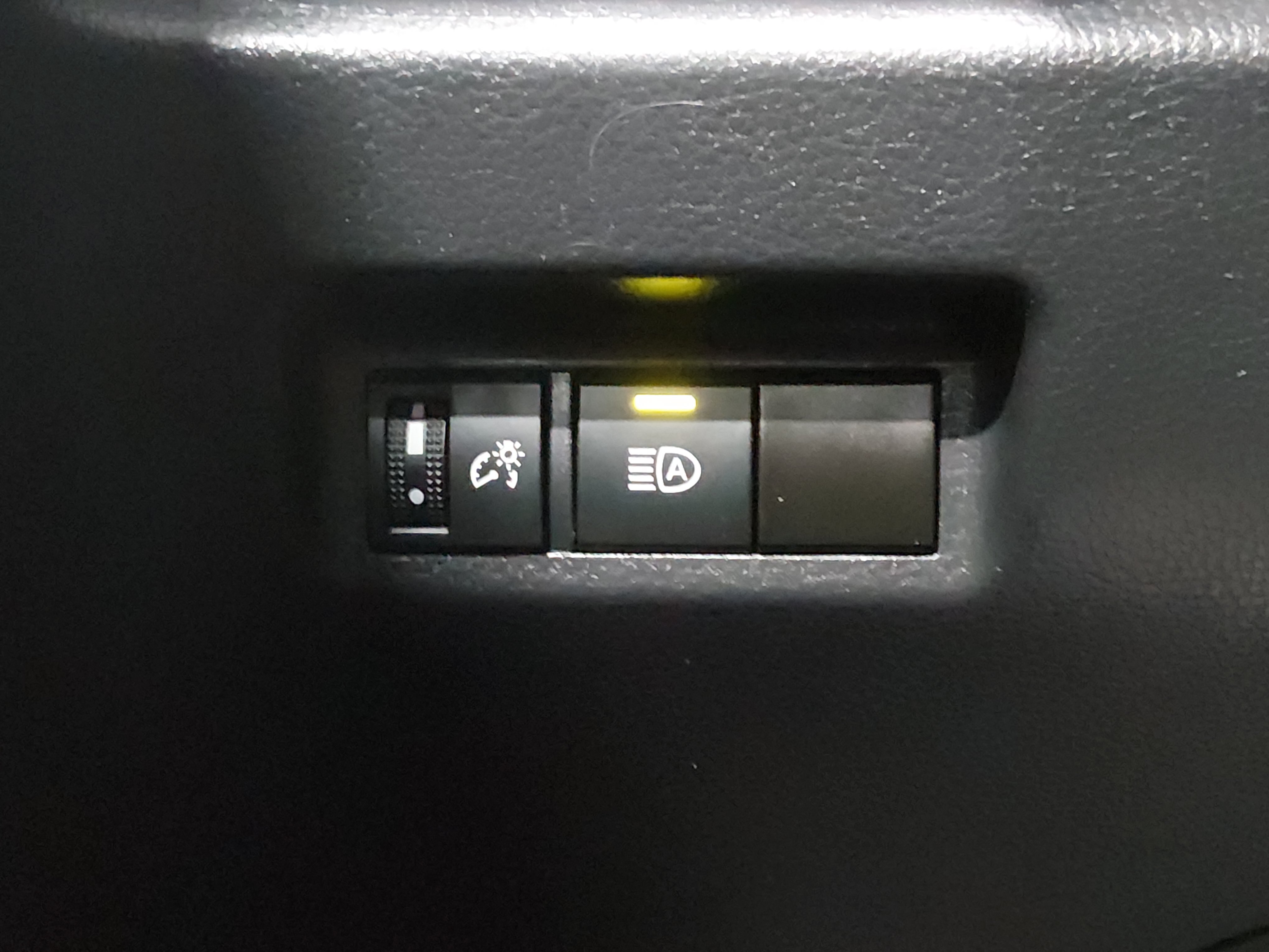 2024 Toyota RAV4 XLE - Photo 13