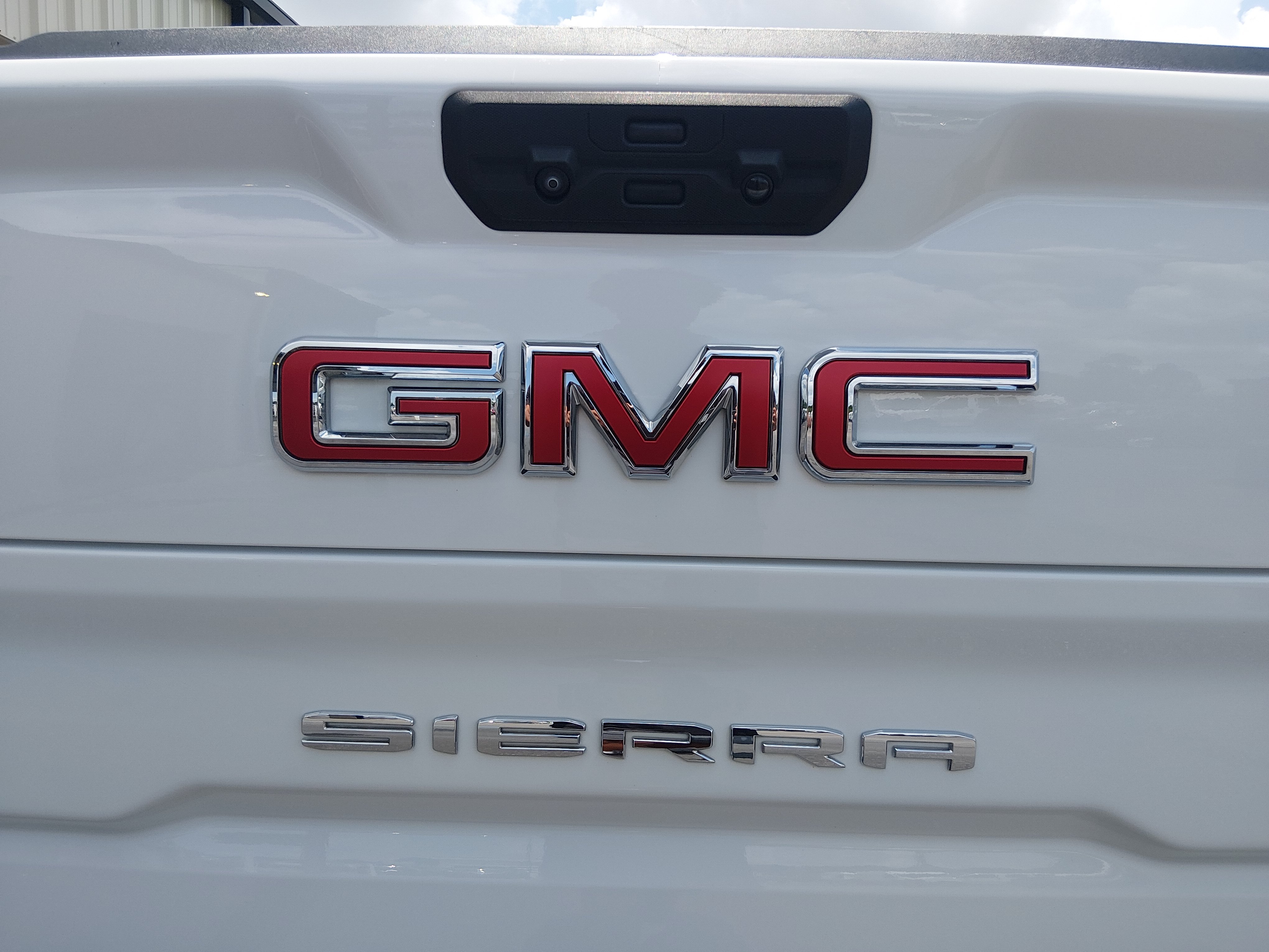 2024 GMC Sierra 1500 SLT - Photo 11