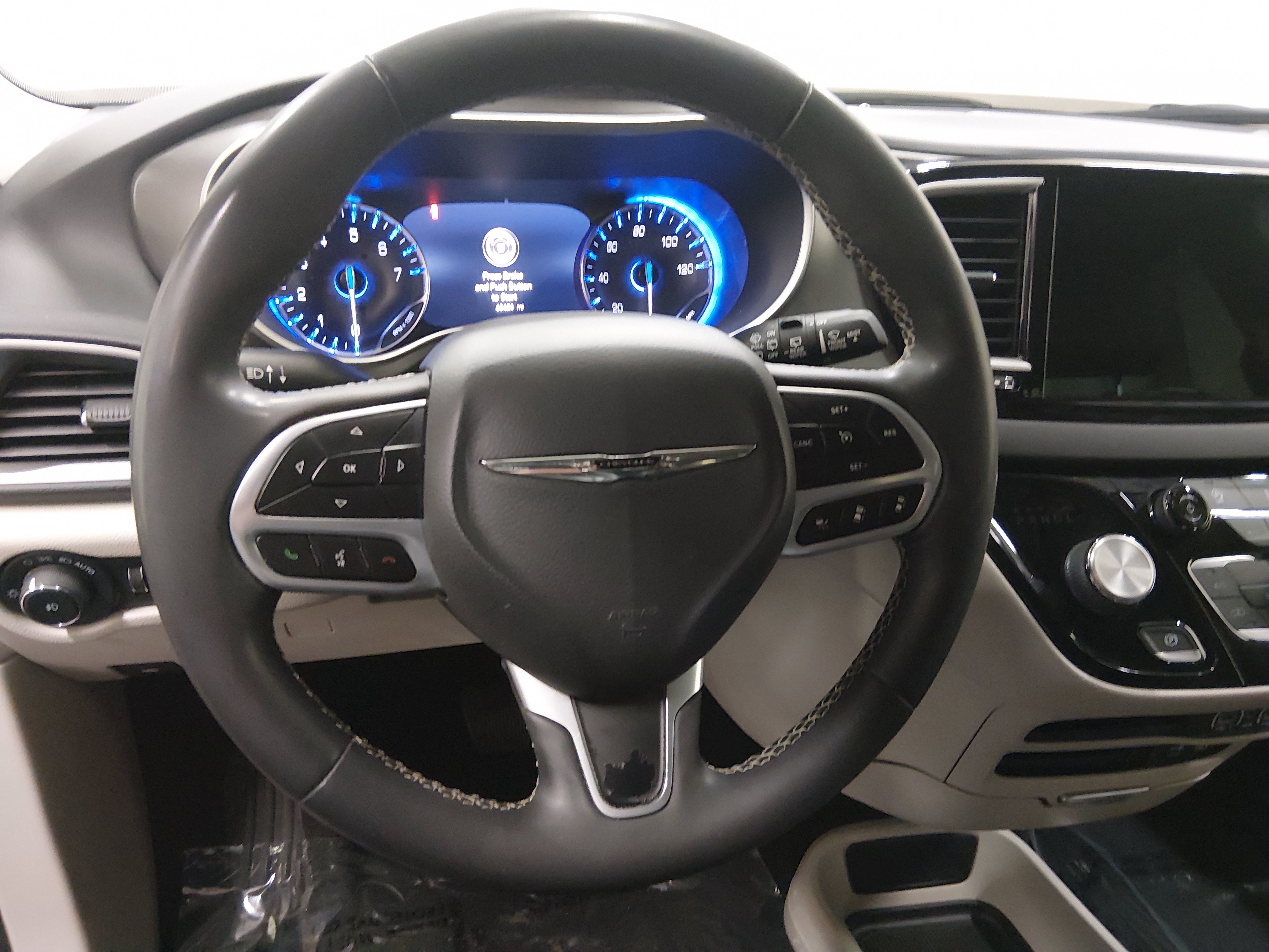 2022 Chrysler Pacifica Touring L - Photo 12