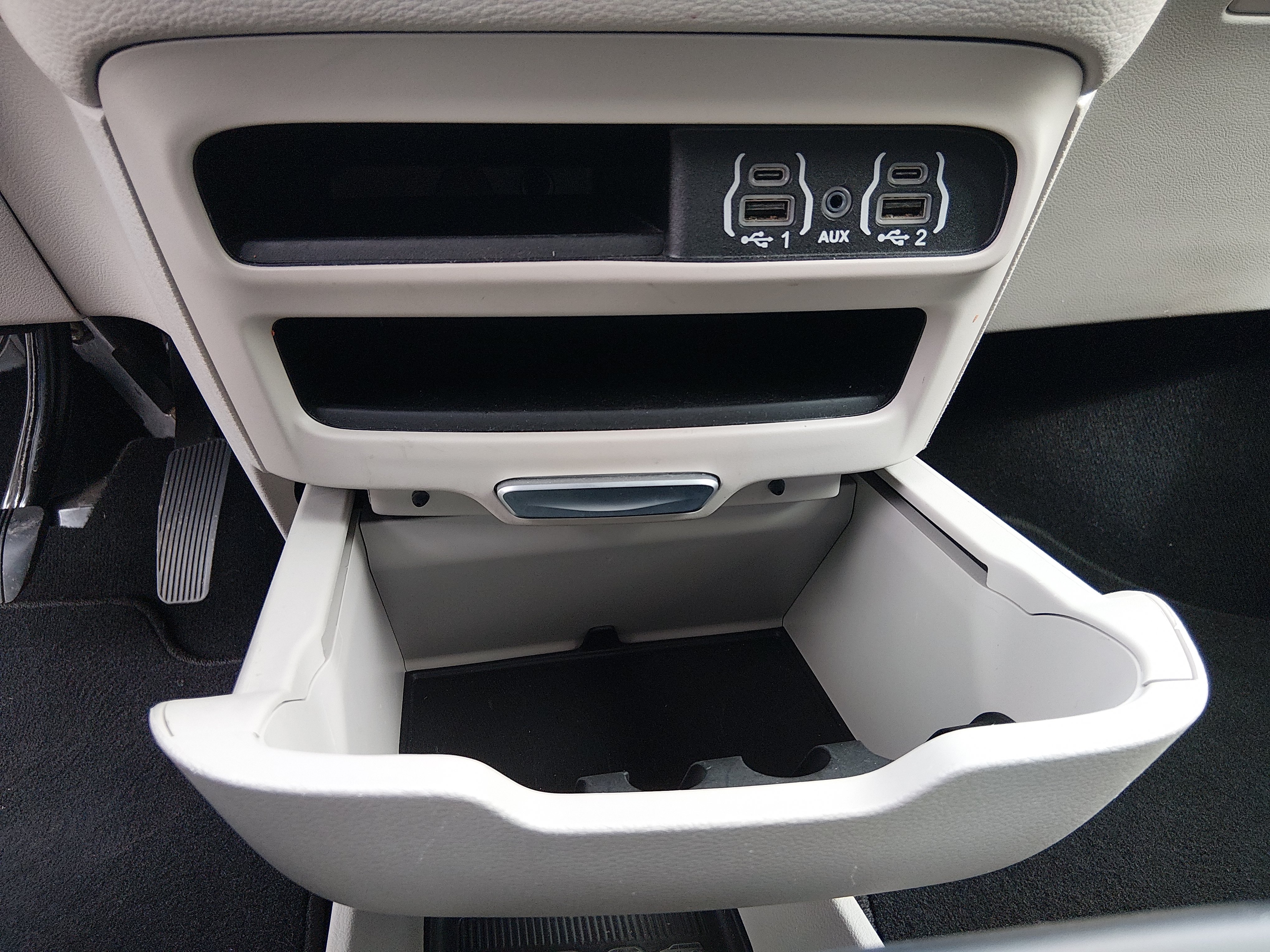 2023 Chrysler Pacifica Hybrid Touring L - Photo 18