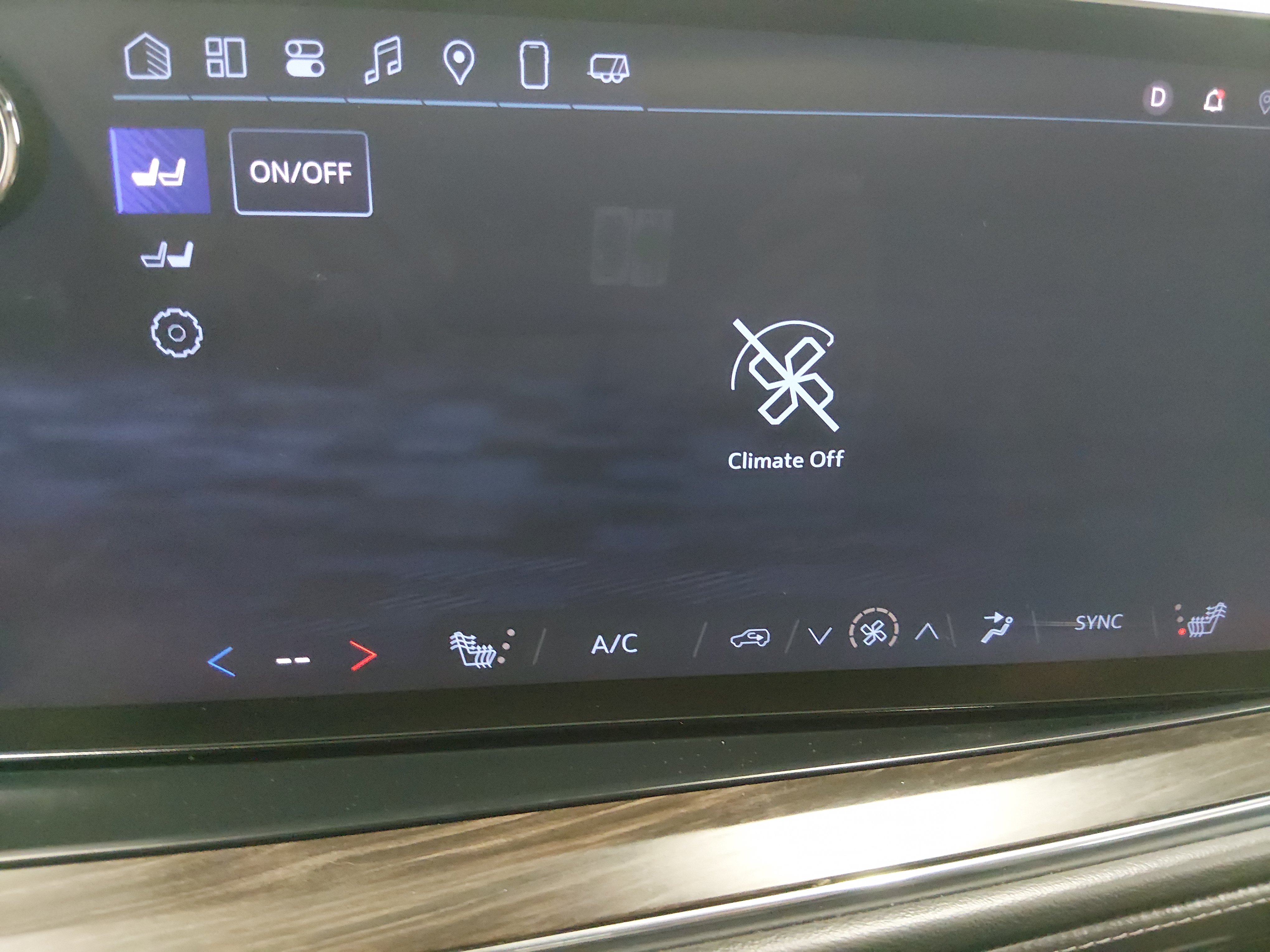 2025 Chevrolet Suburban Z71 - Photo 18