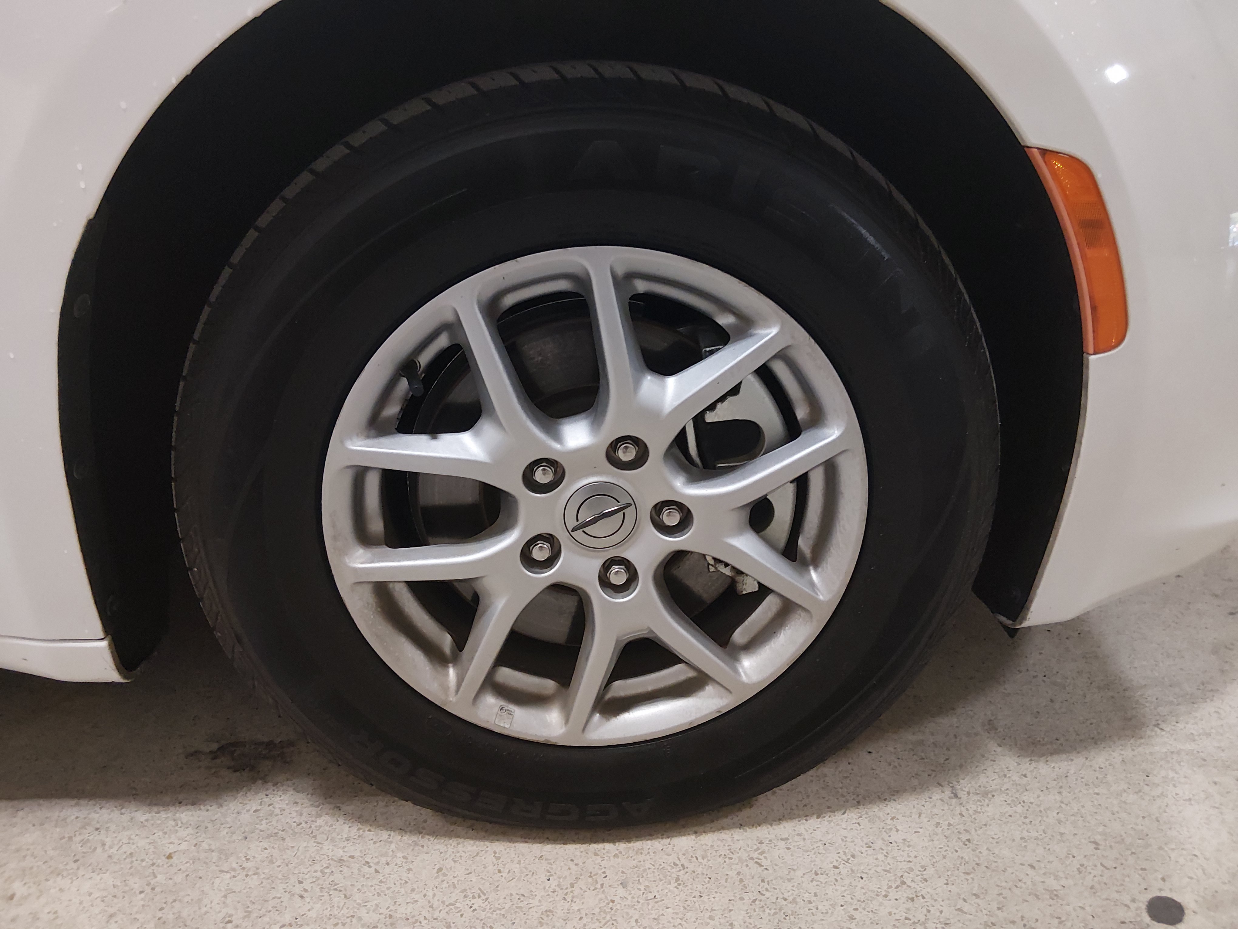 2024 Chrysler Voyager LX - Photo 10
