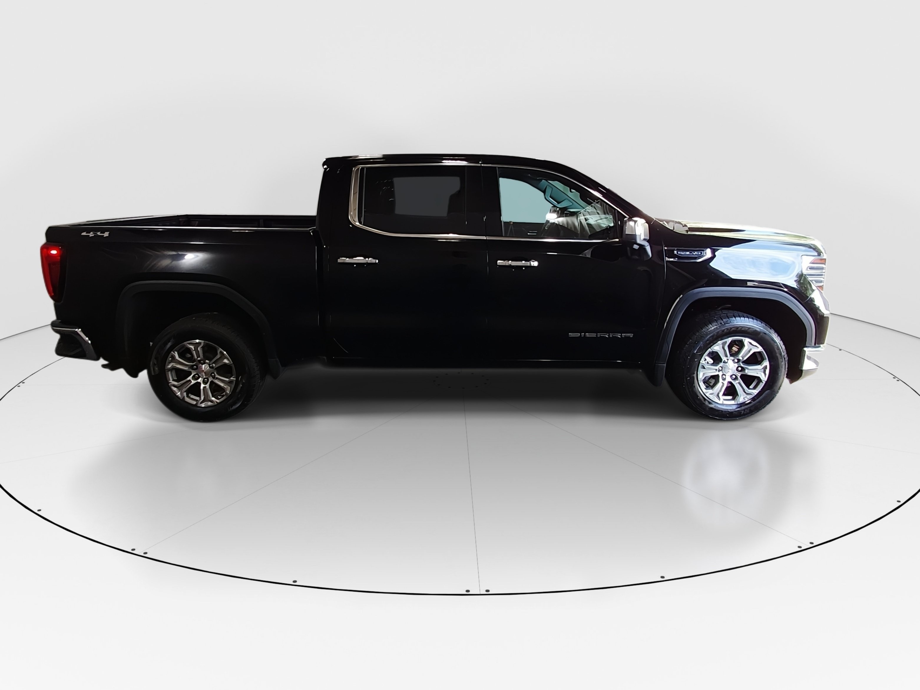 2025 GMC Sierra 1500 SLT - Photo 8