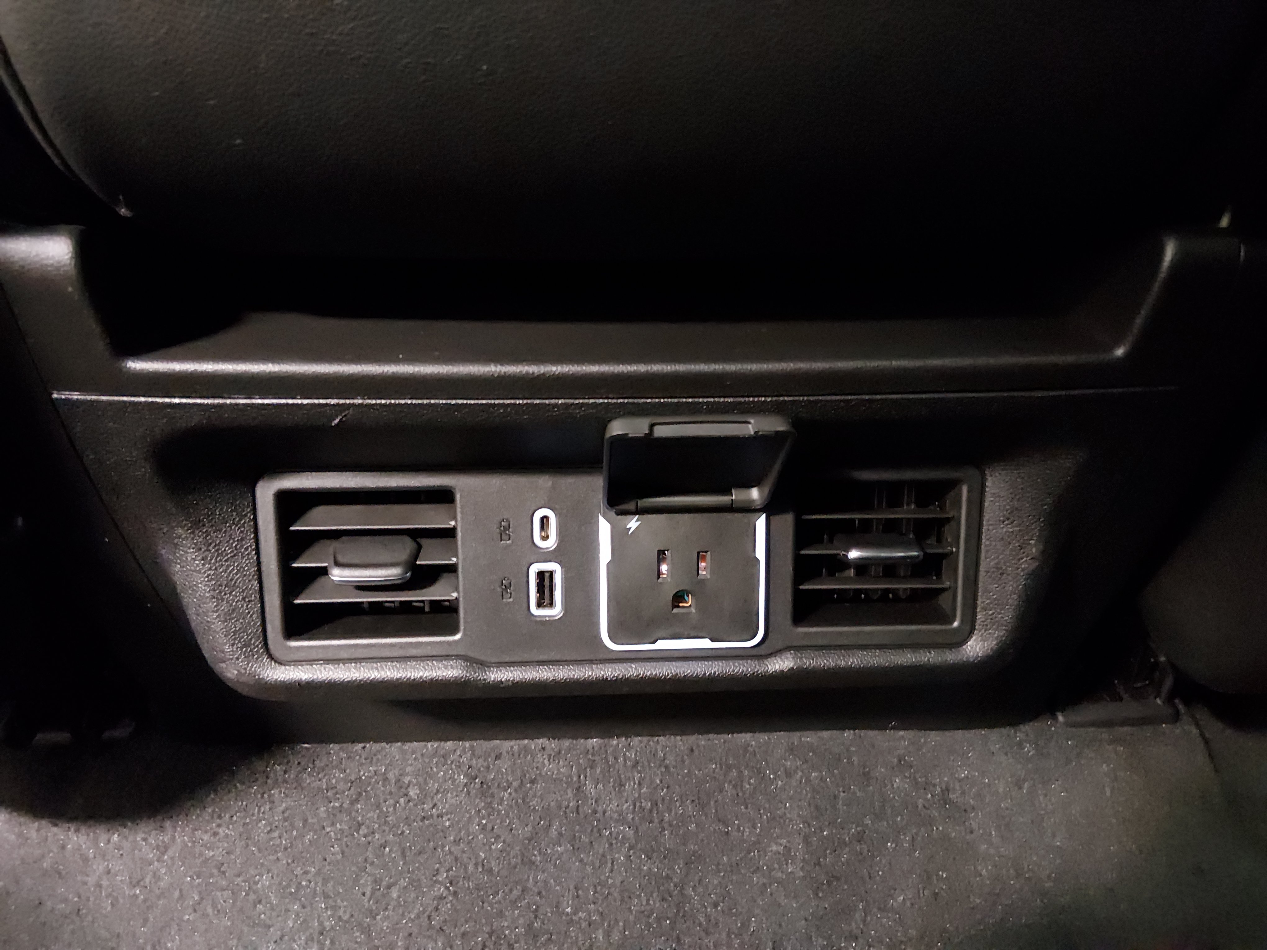 2024 GMC Sierra 1500 SLT - Photo 24