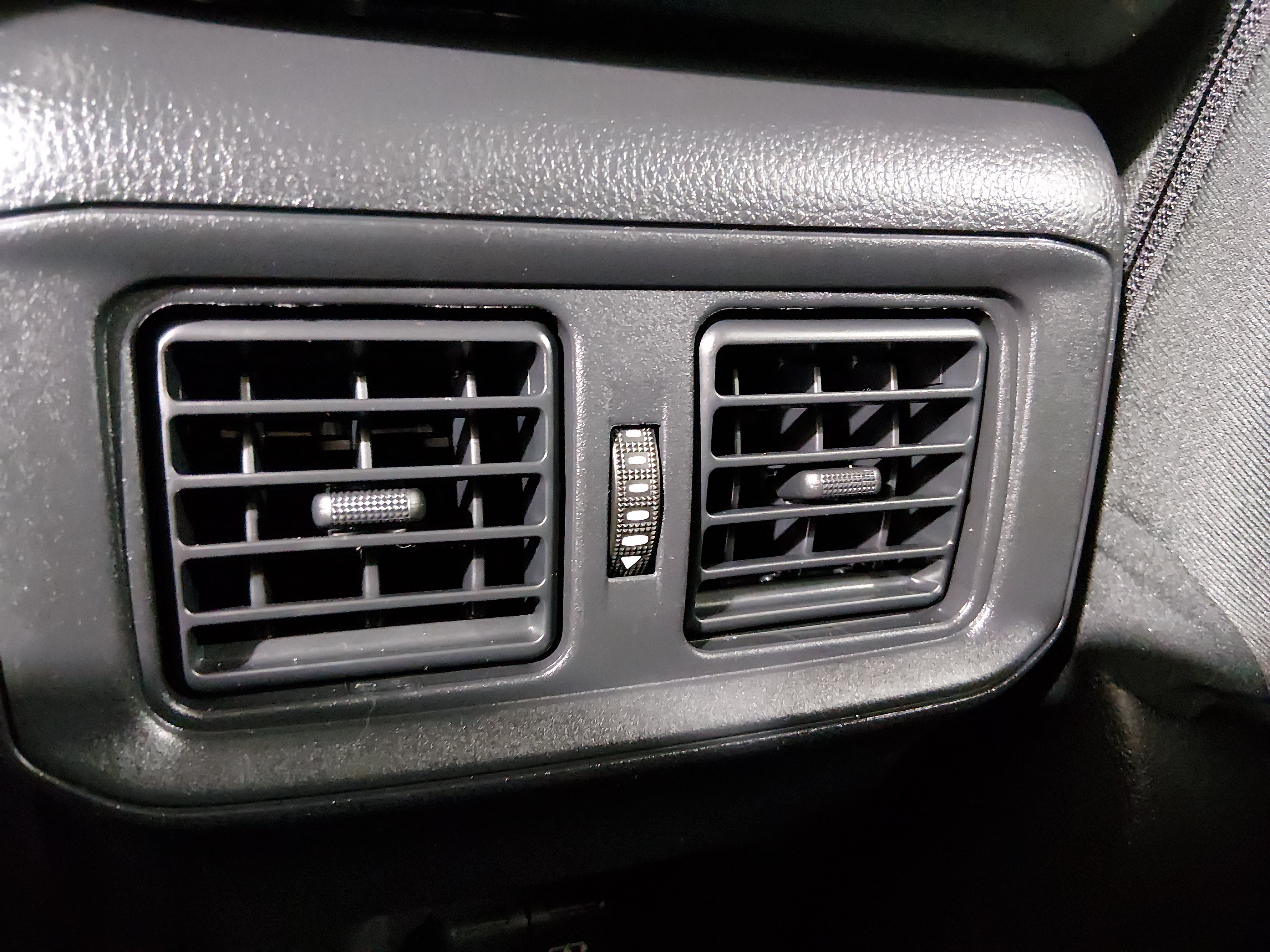 2025 Toyota RAV4 XLE - Photo 21