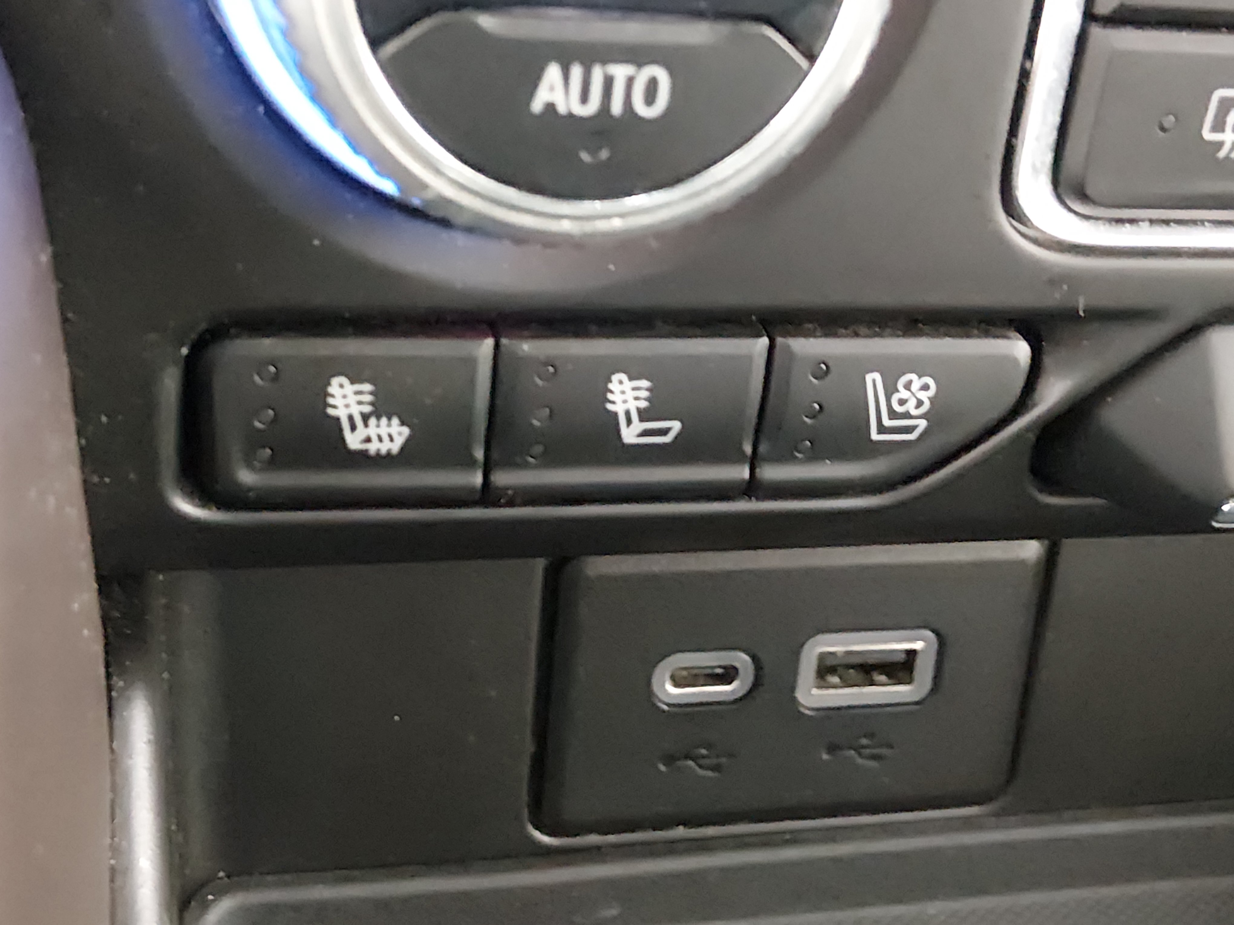 2023 GMC Yukon SLT - Photo 18