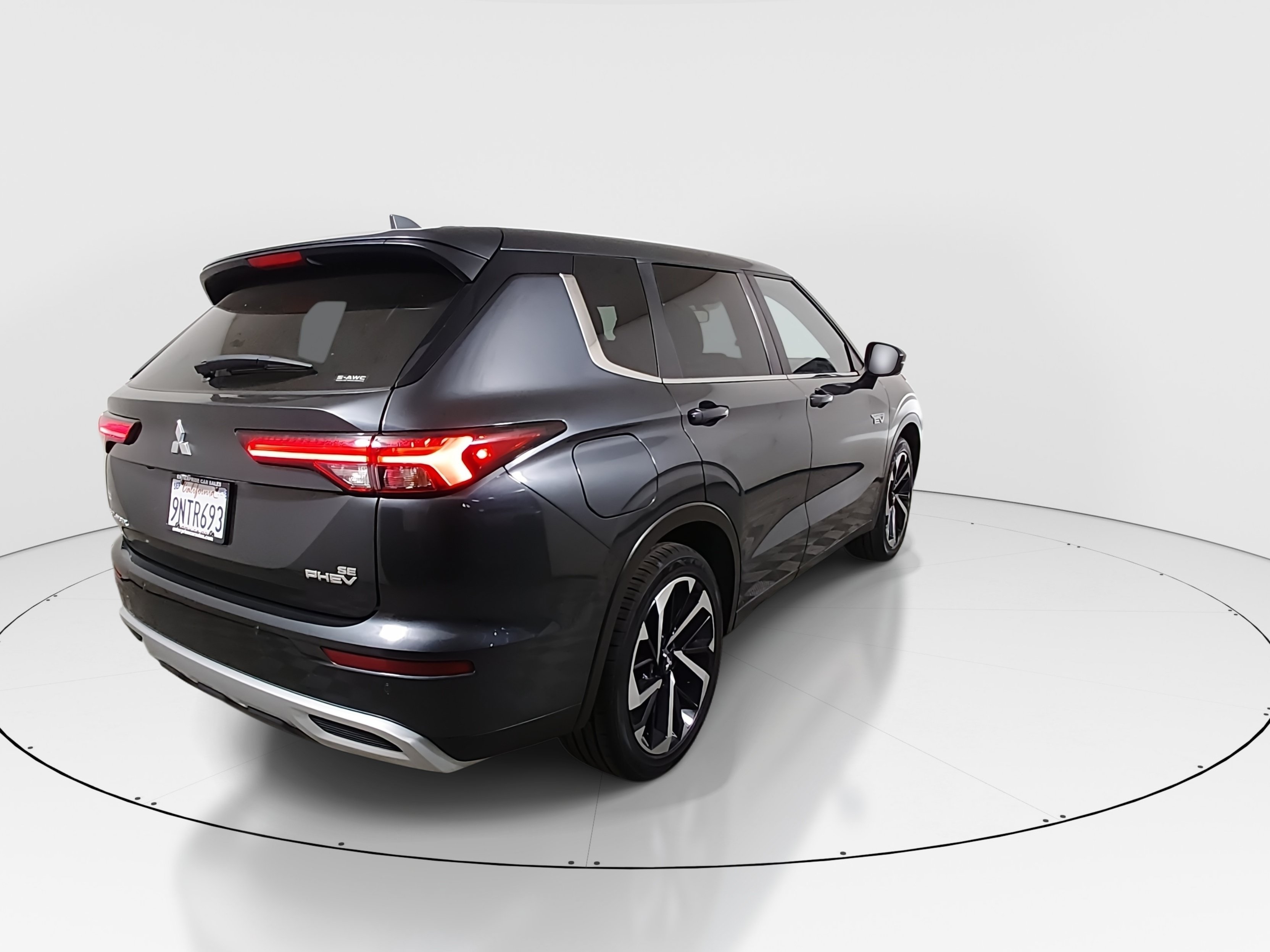 2024 Mitsubishi Outlander Plug-in Hybrid SE - Photo 7