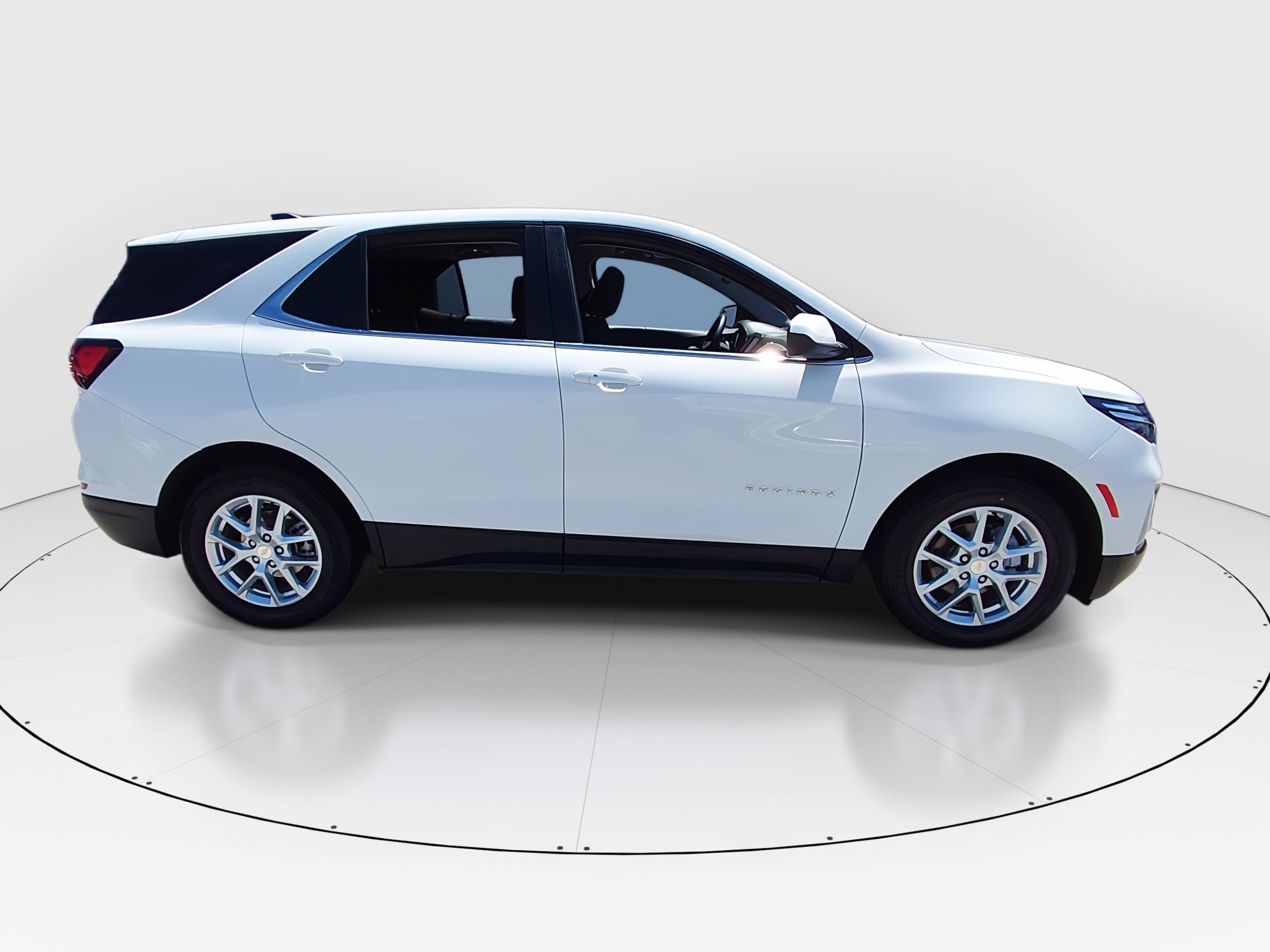 2024 Chevrolet Equinox LT - Photo 8