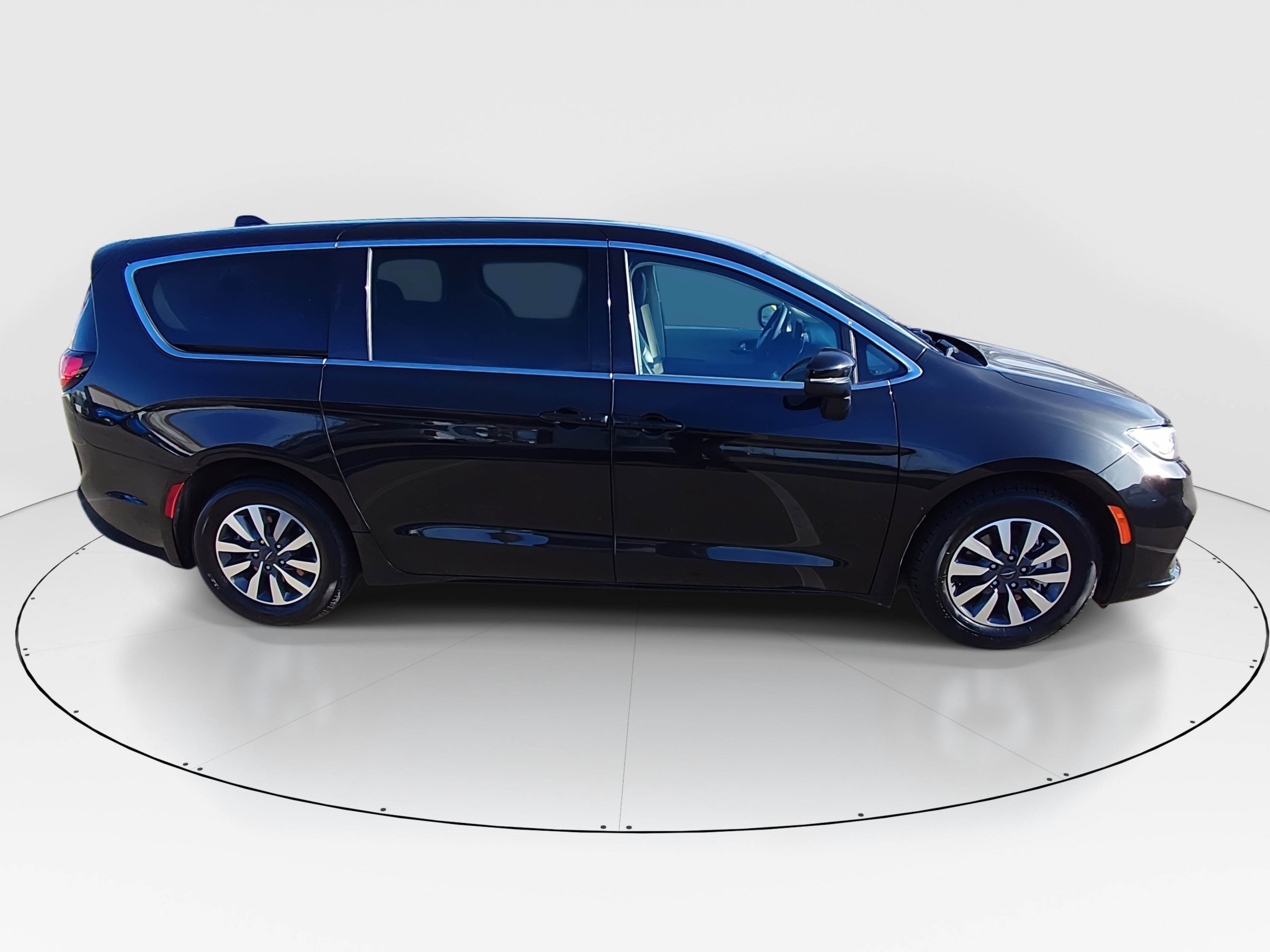 2023 Chrysler Pacifica Hybrid Touring L - Photo 8
