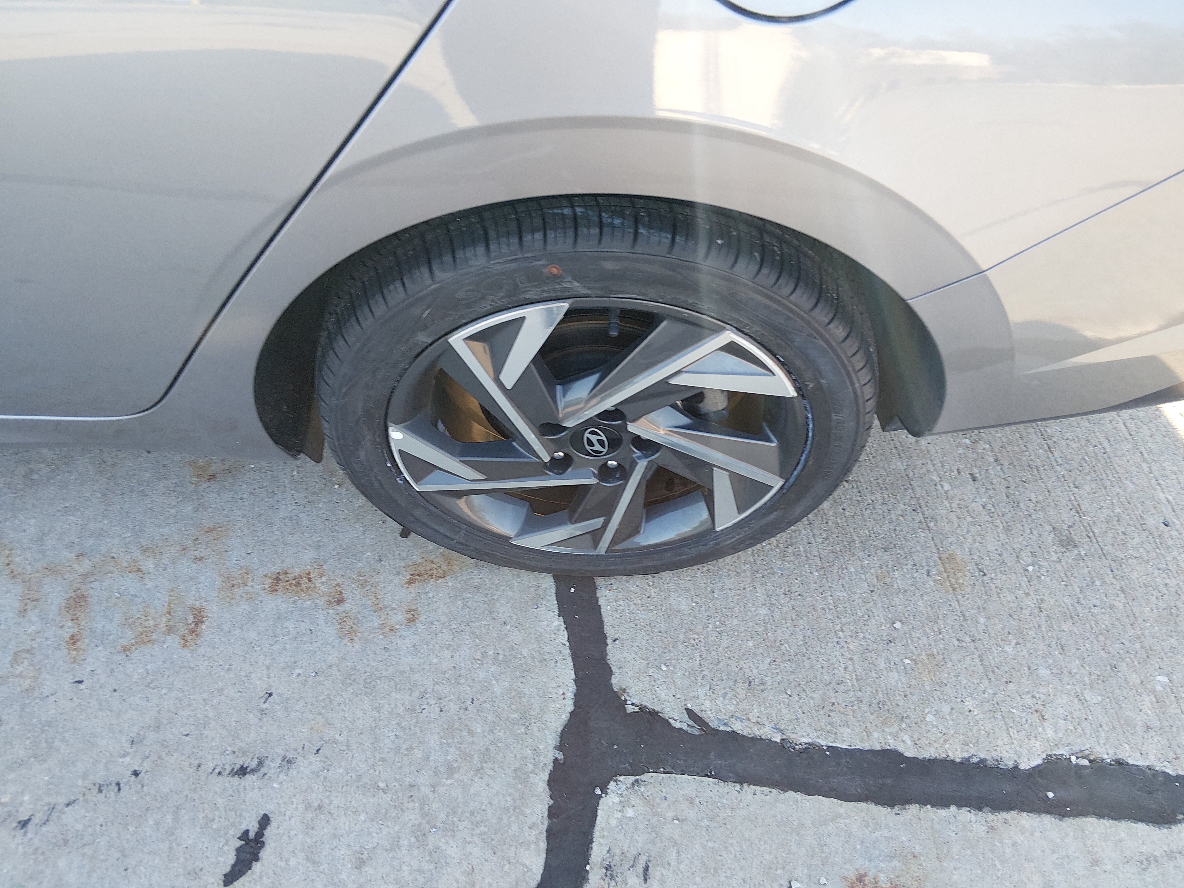 2024 Hyundai Elantra Limited - Photo 10