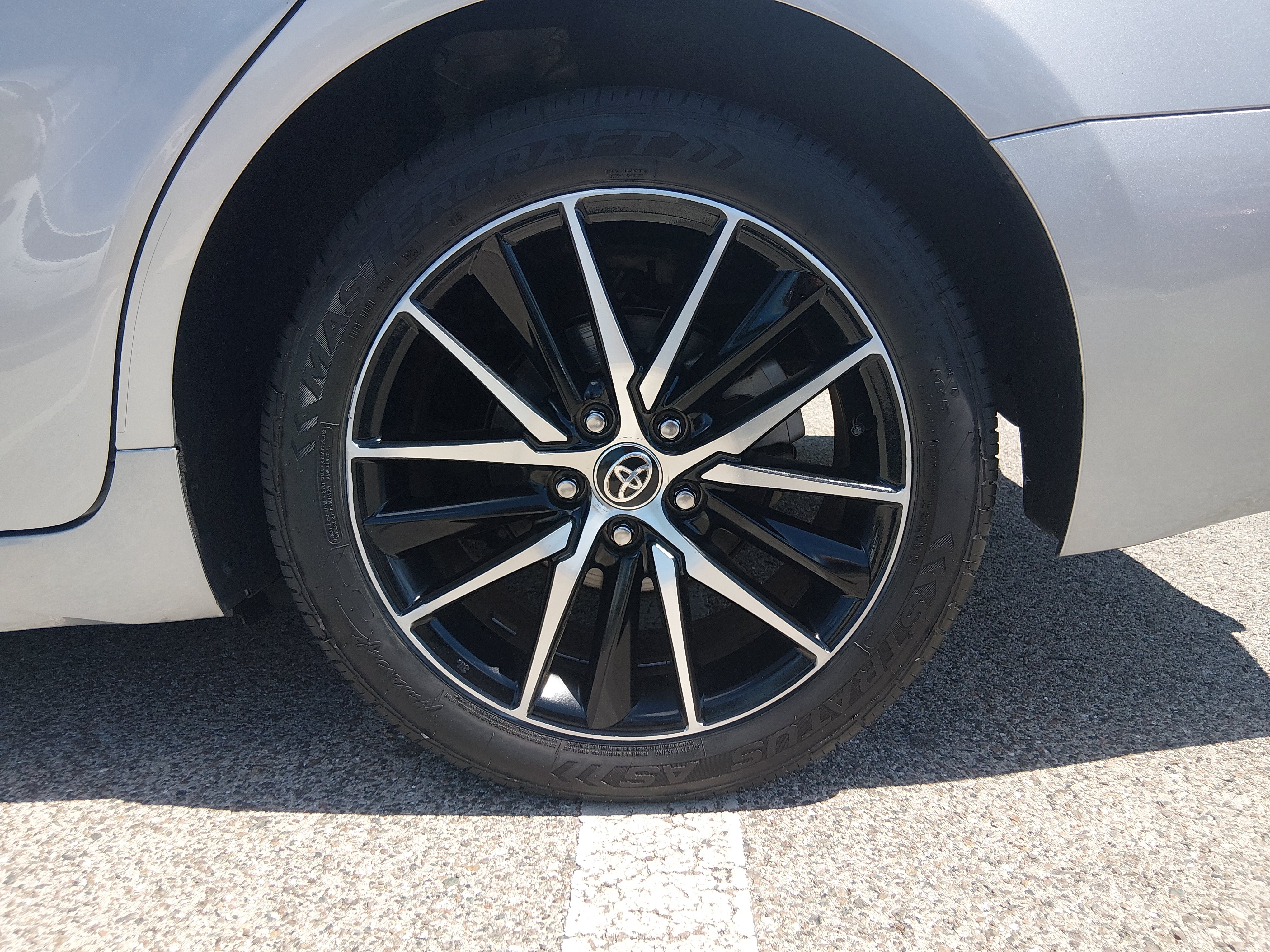 2023 Toyota Camry SE - Photo 10