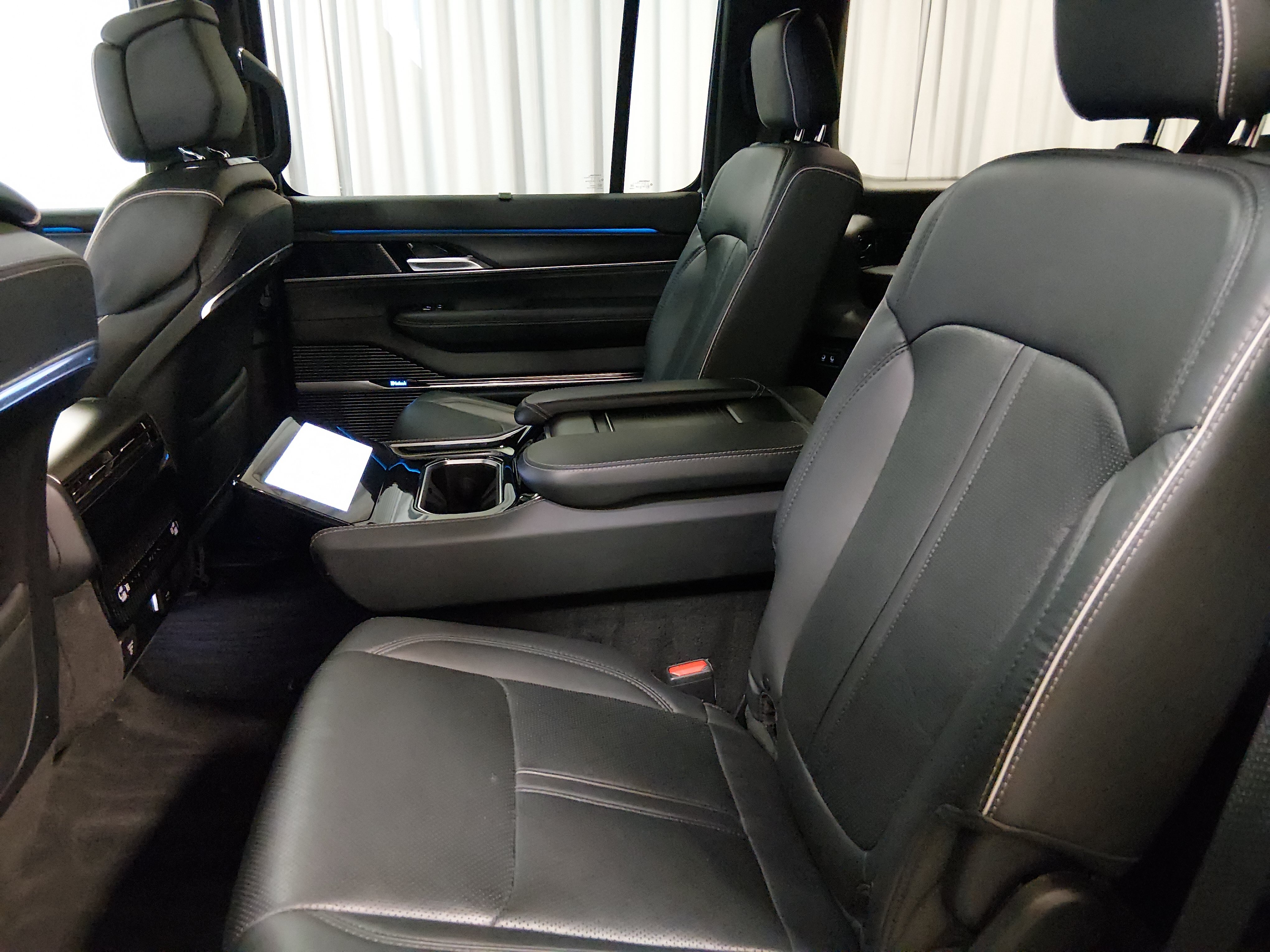 2024 Jeep Grand Wagoneer L Series II - Photo 29