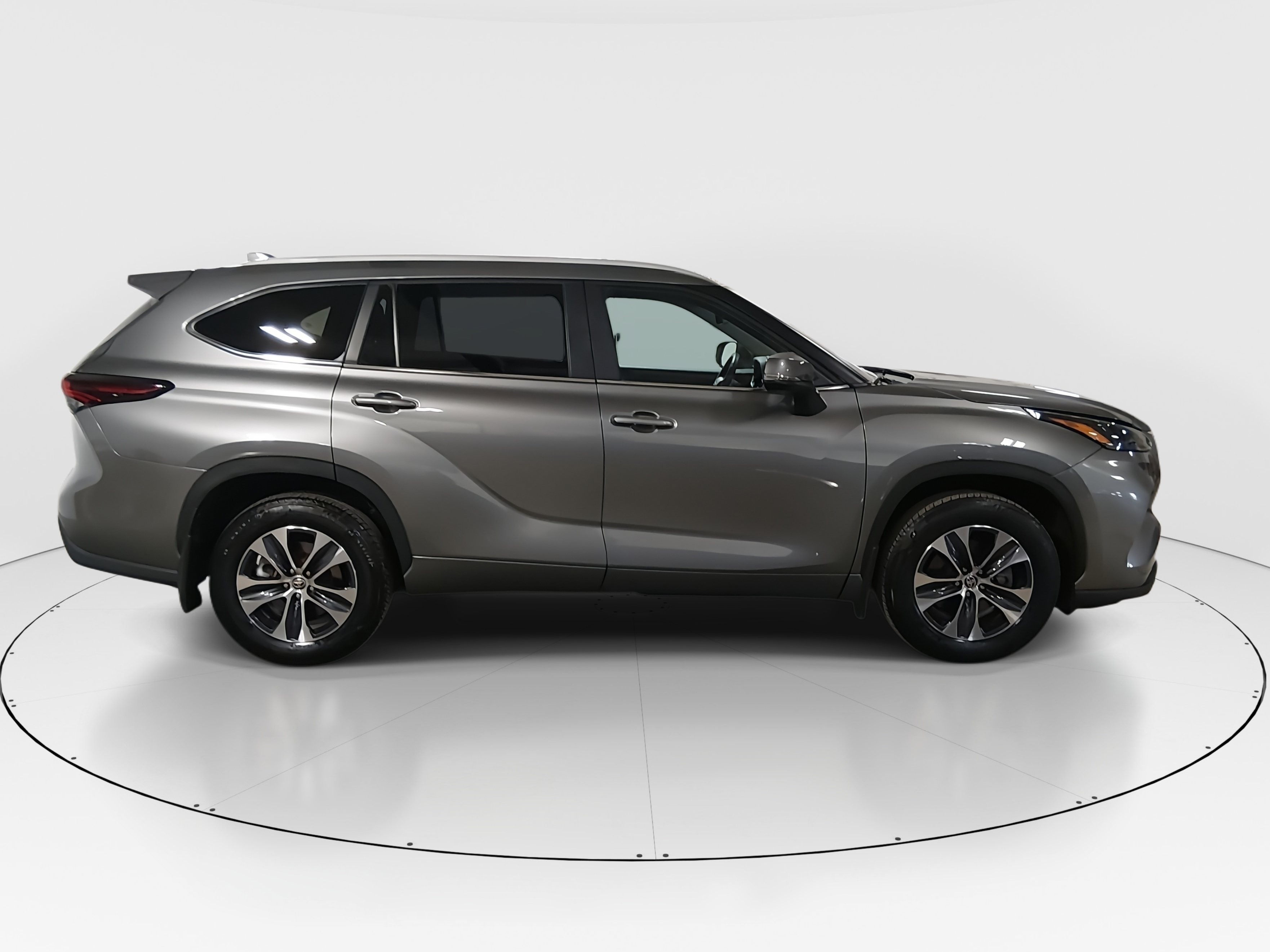 2025 Toyota Highlander XLE - Photo 8