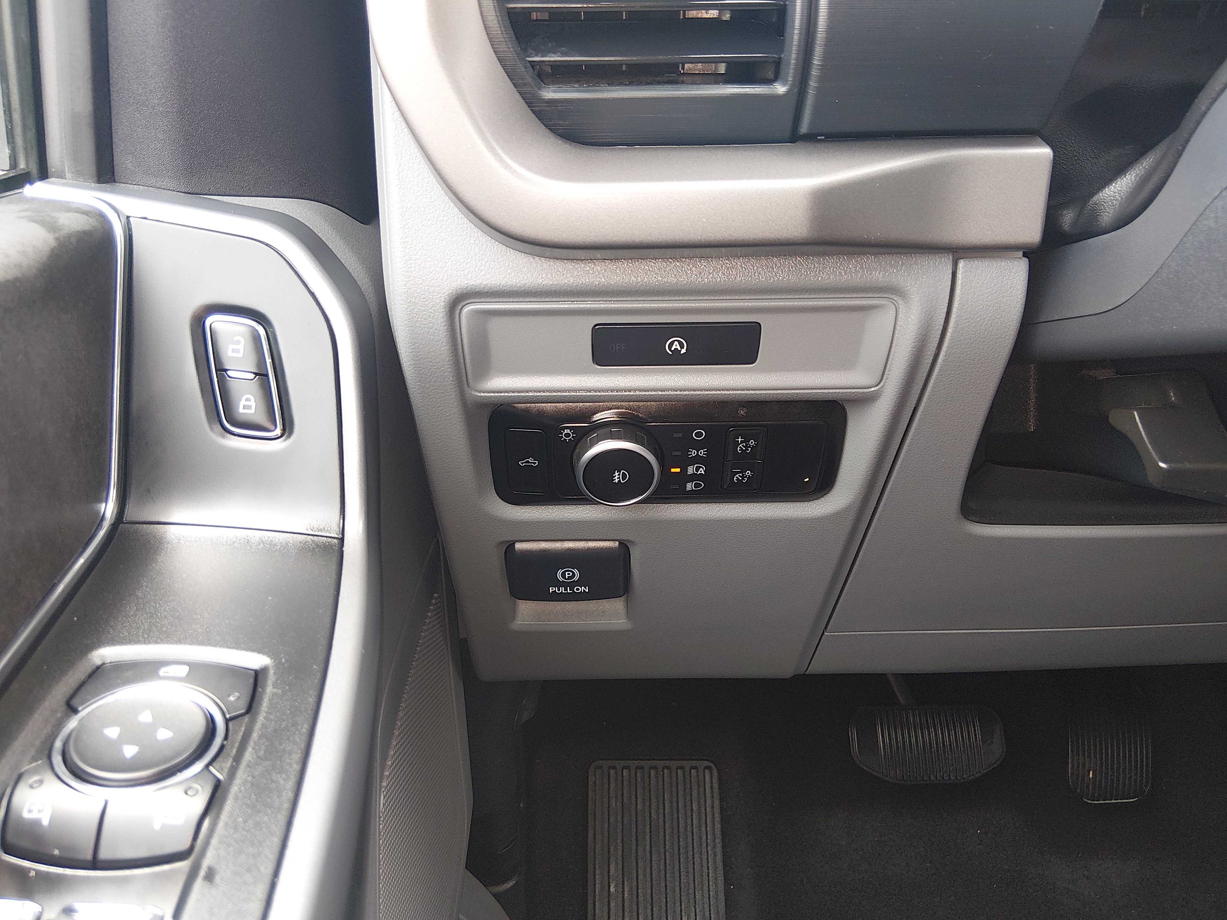 2025 Ford F-150 XLT - Photo 13