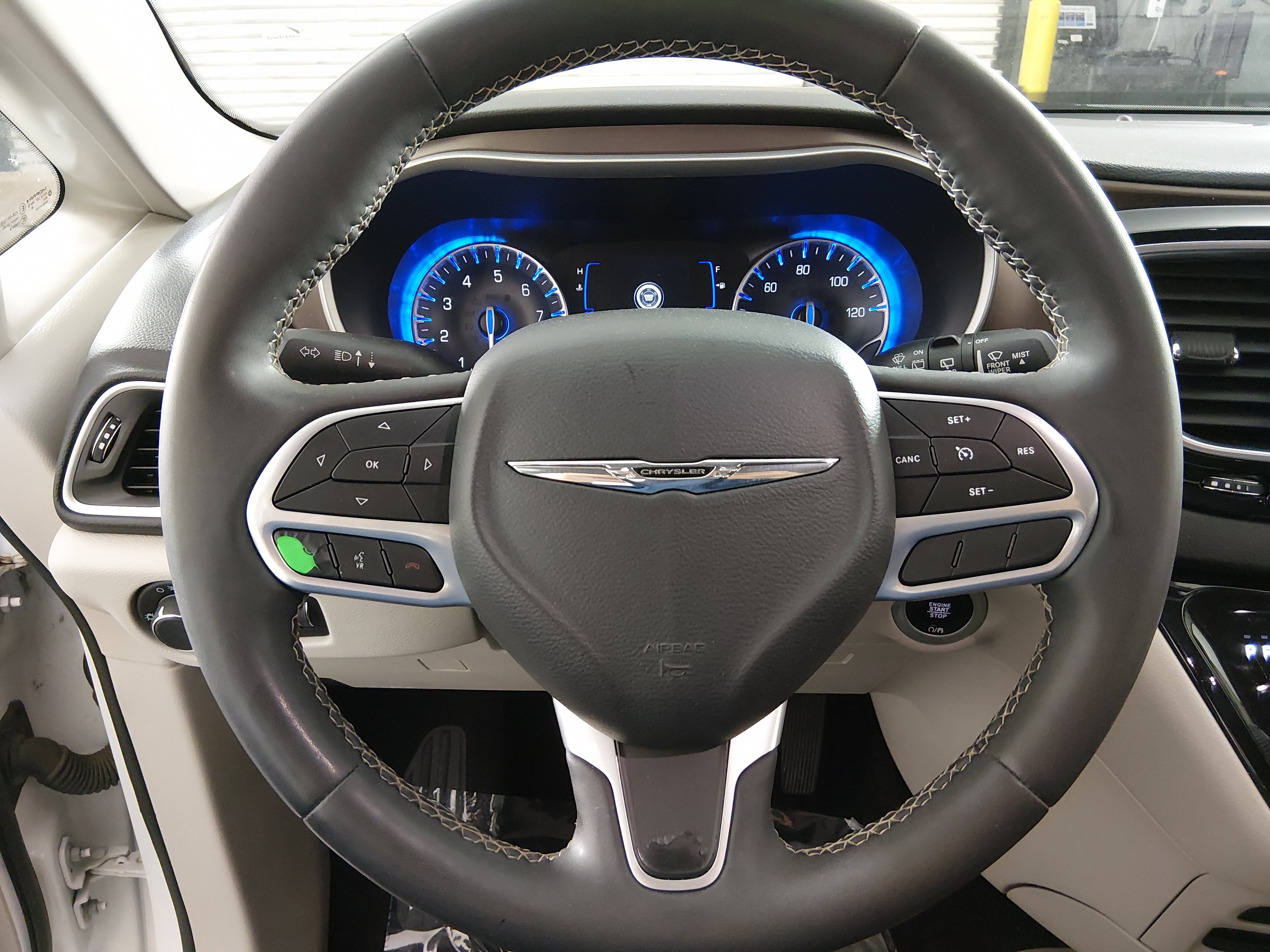 2022 Chrysler Voyager LX - Photo 12