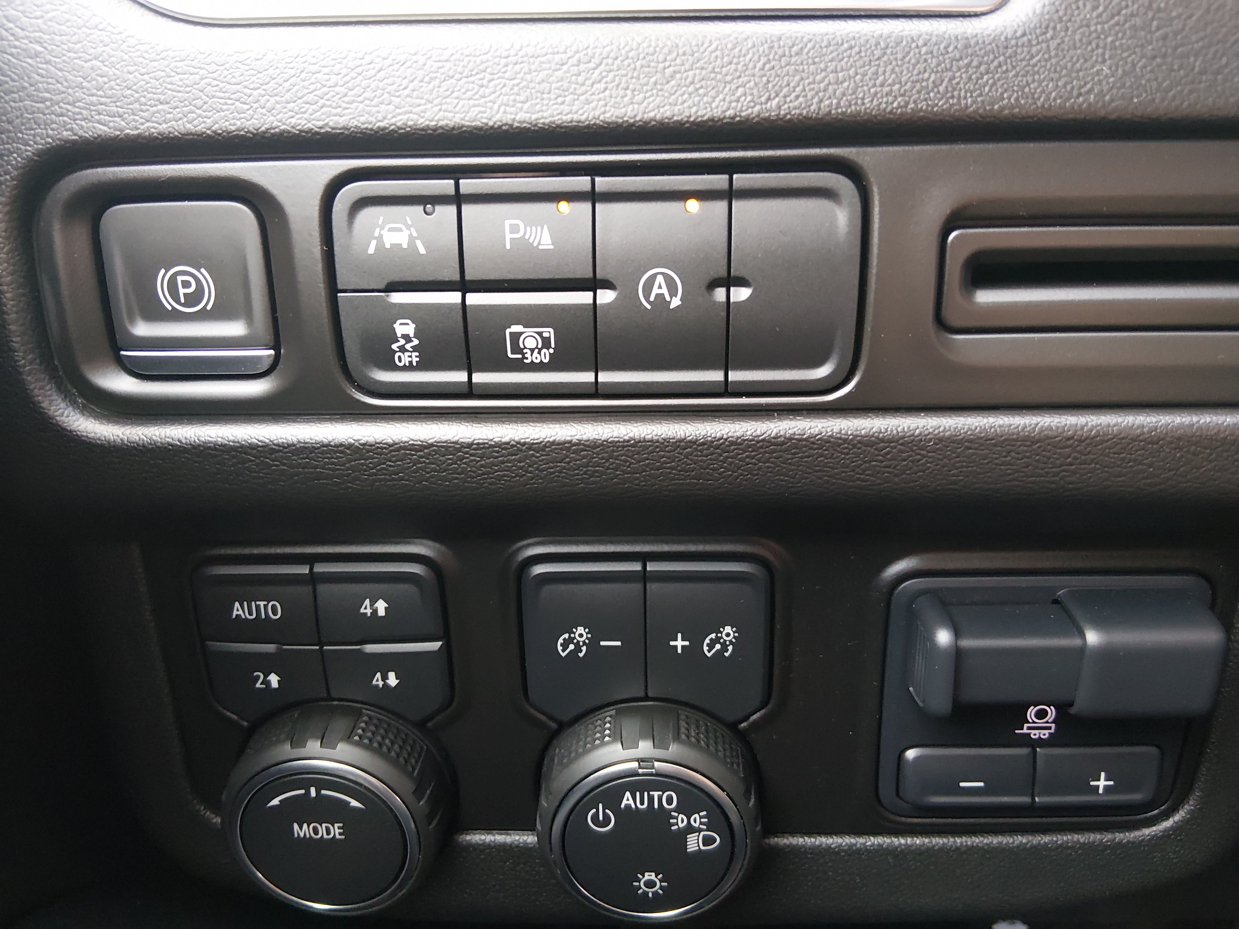 2024 Chevrolet Suburban RST - Photo 13