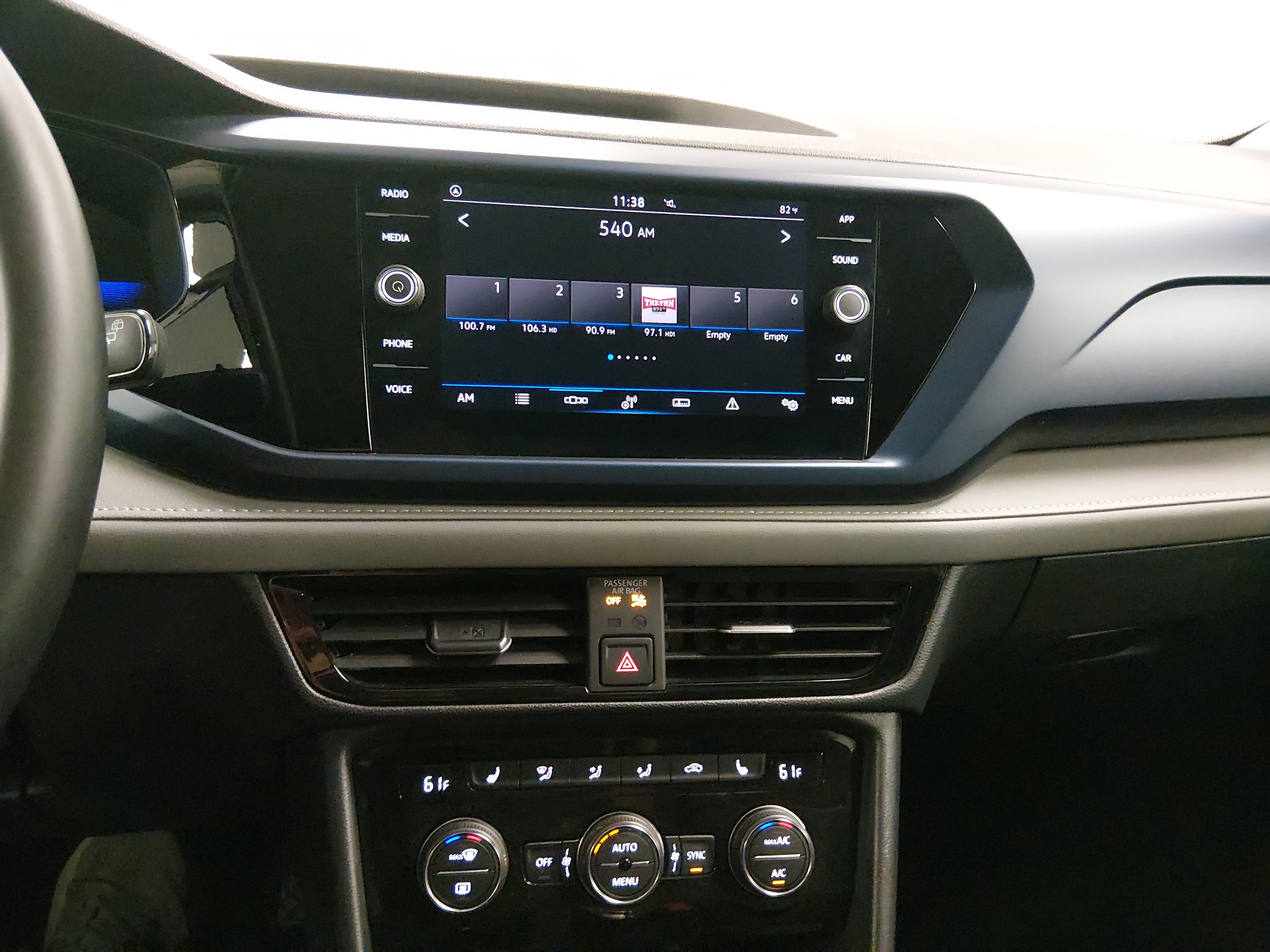 2024 Volkswagen Taos SE - Photo 14