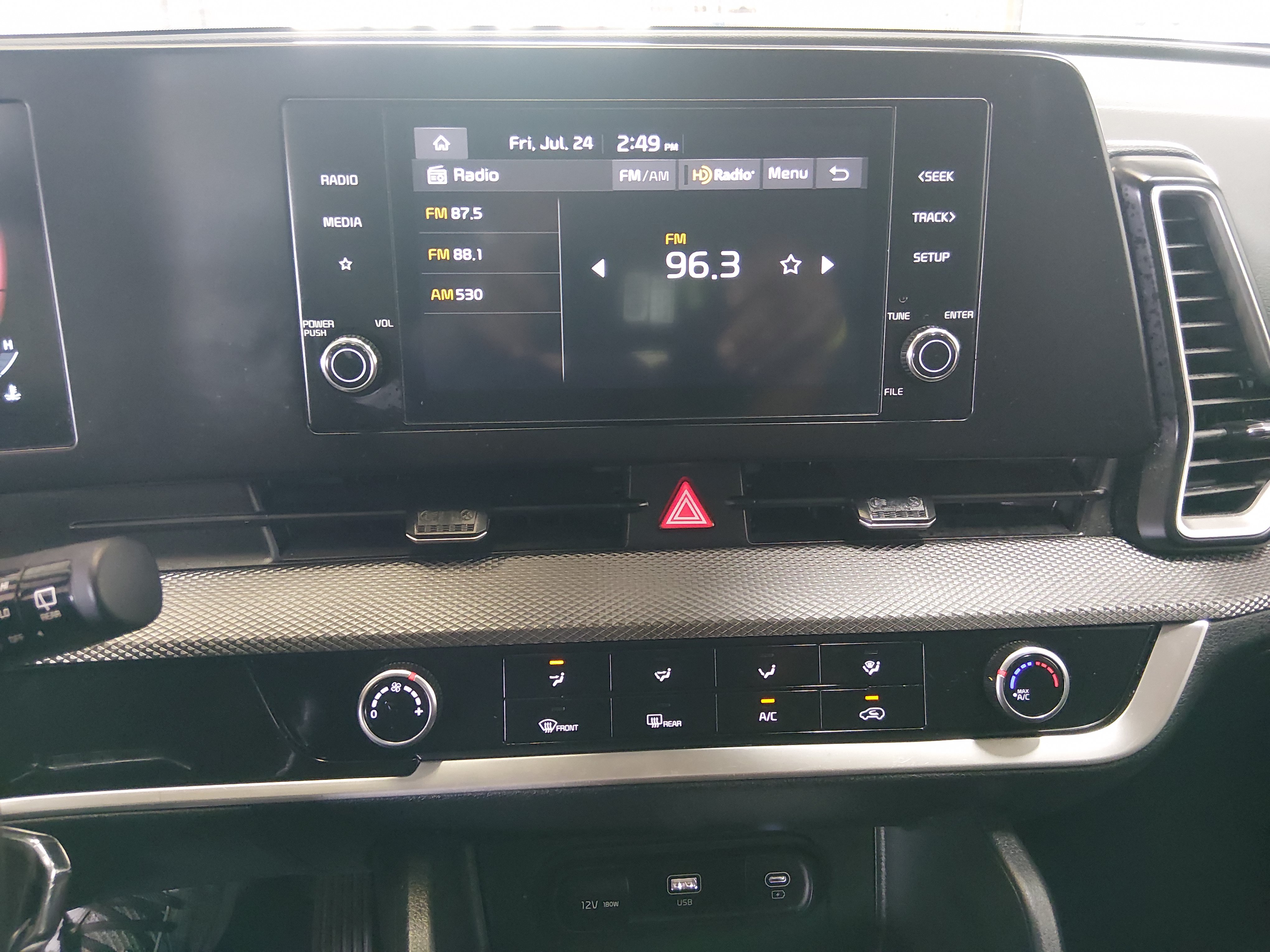 2024 Kia Sportage LX - Photo 18