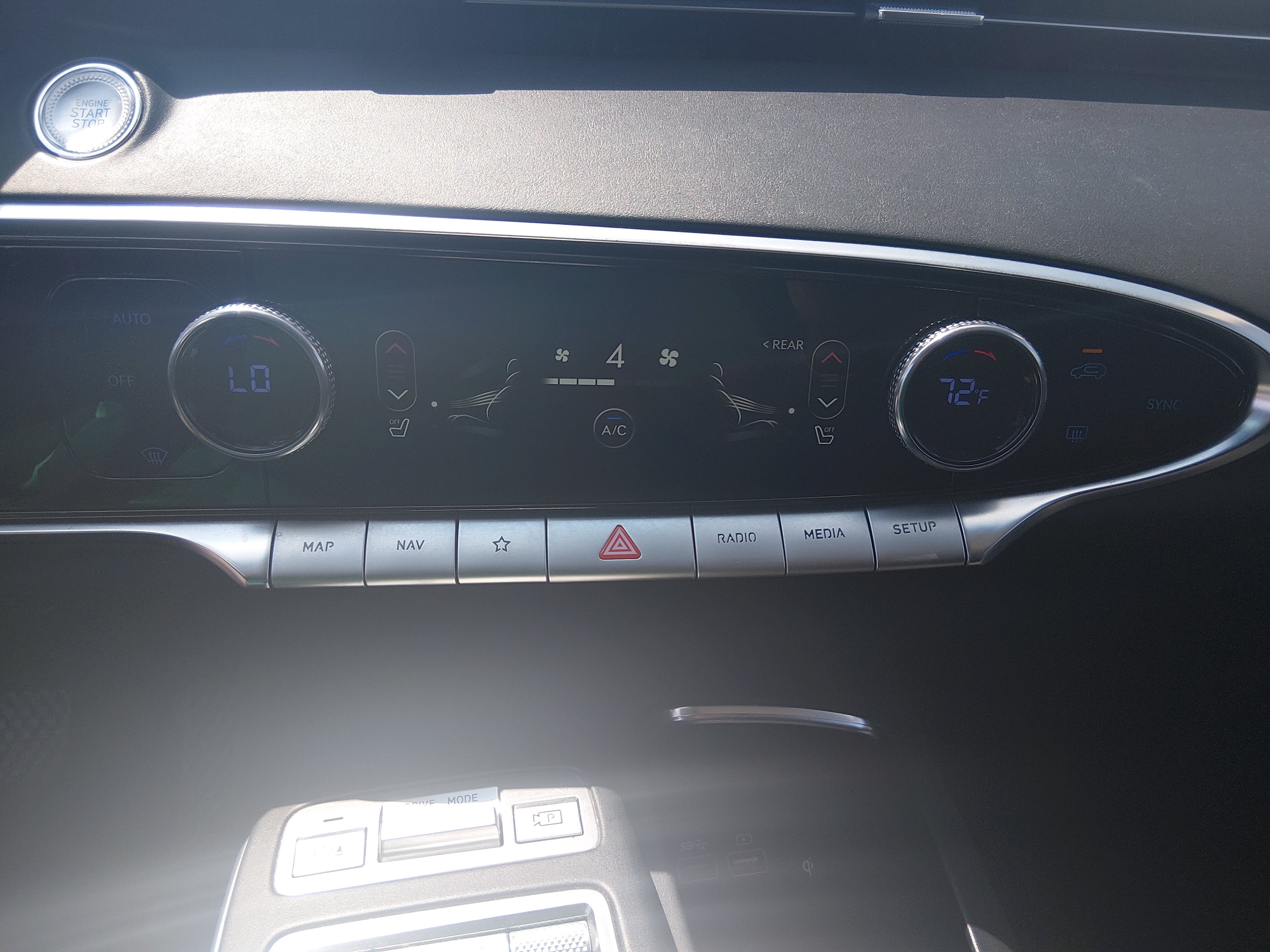 2025 GENESIS GV70 Standard - Photo 17