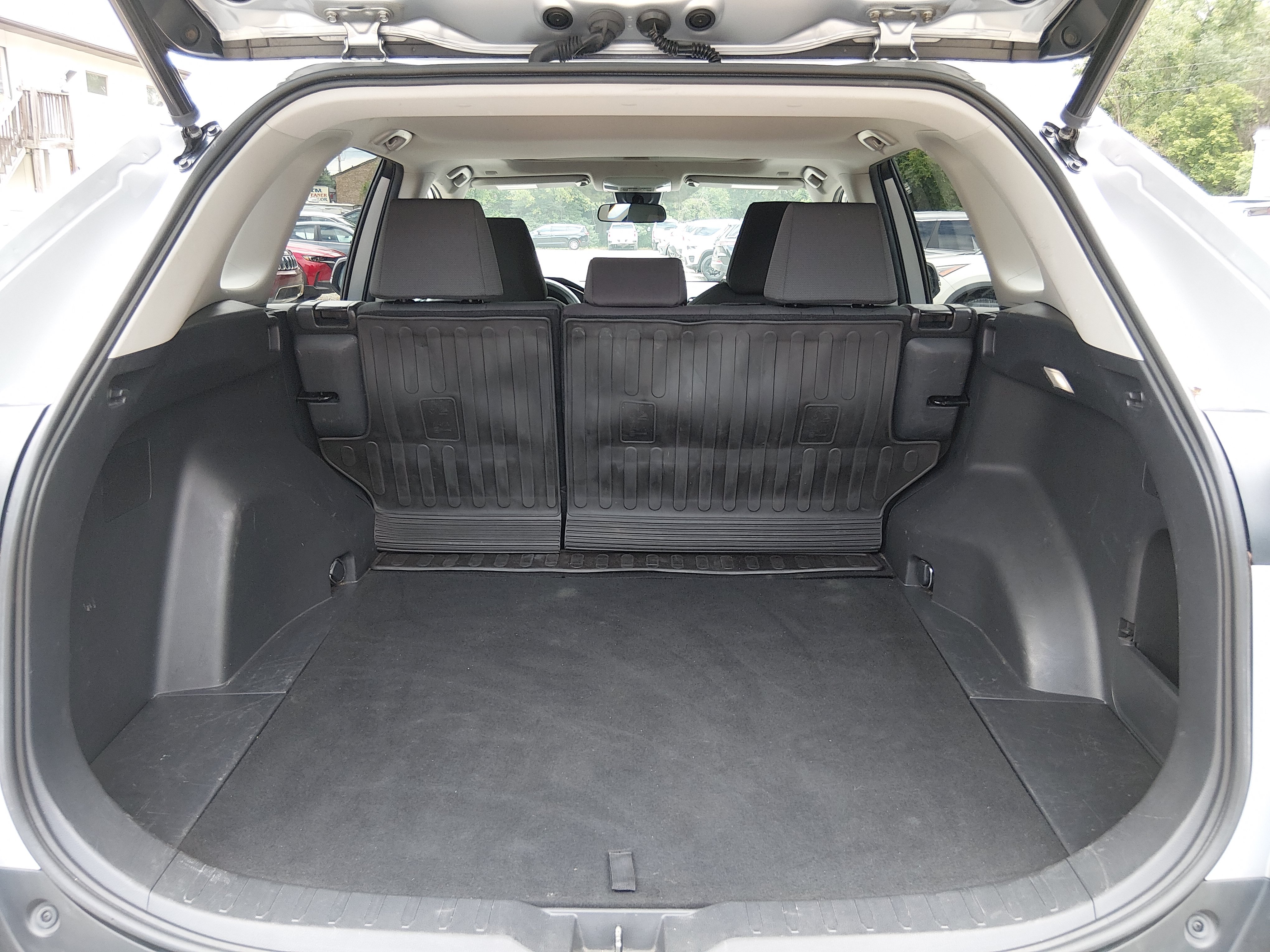 2023 Toyota RAV4 XLE - Photo 11