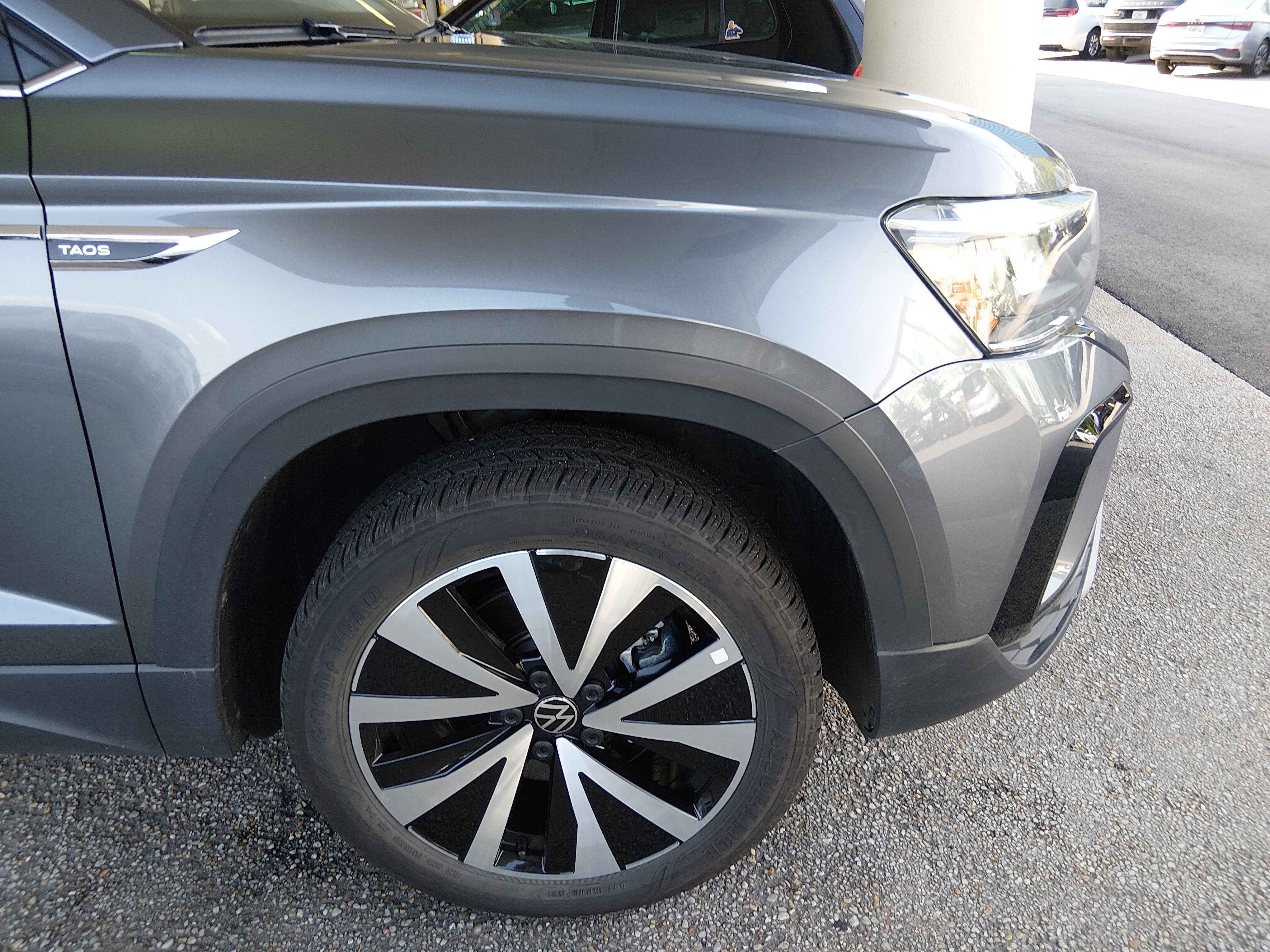 2024 Volkswagen Taos SE - Photo 10