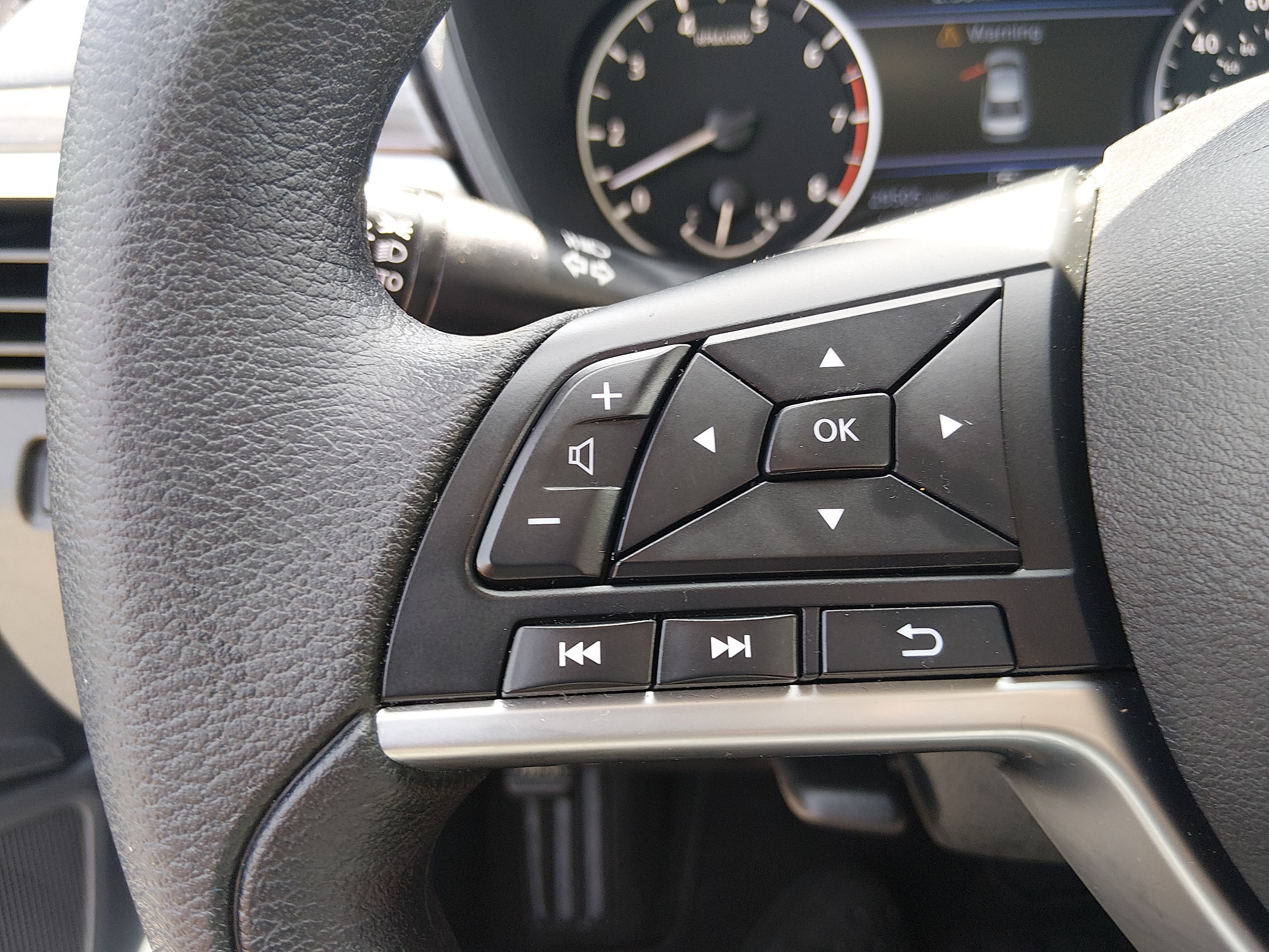 2025 Nissan Altima SV - Photo 12